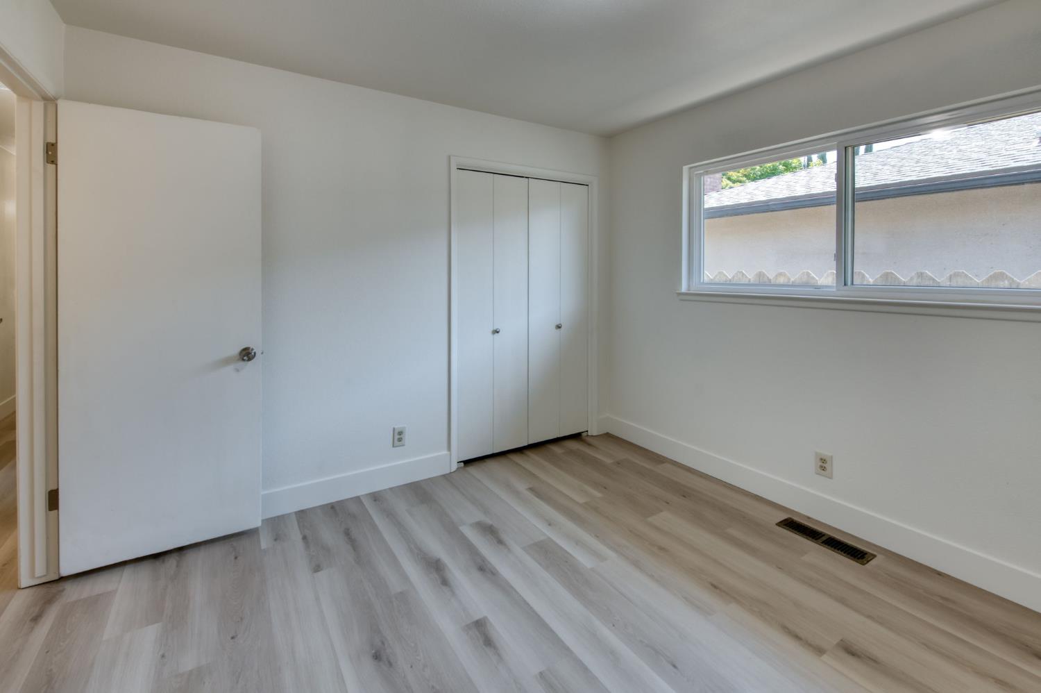 549 E Sample Ave, Fresno, CA 93710