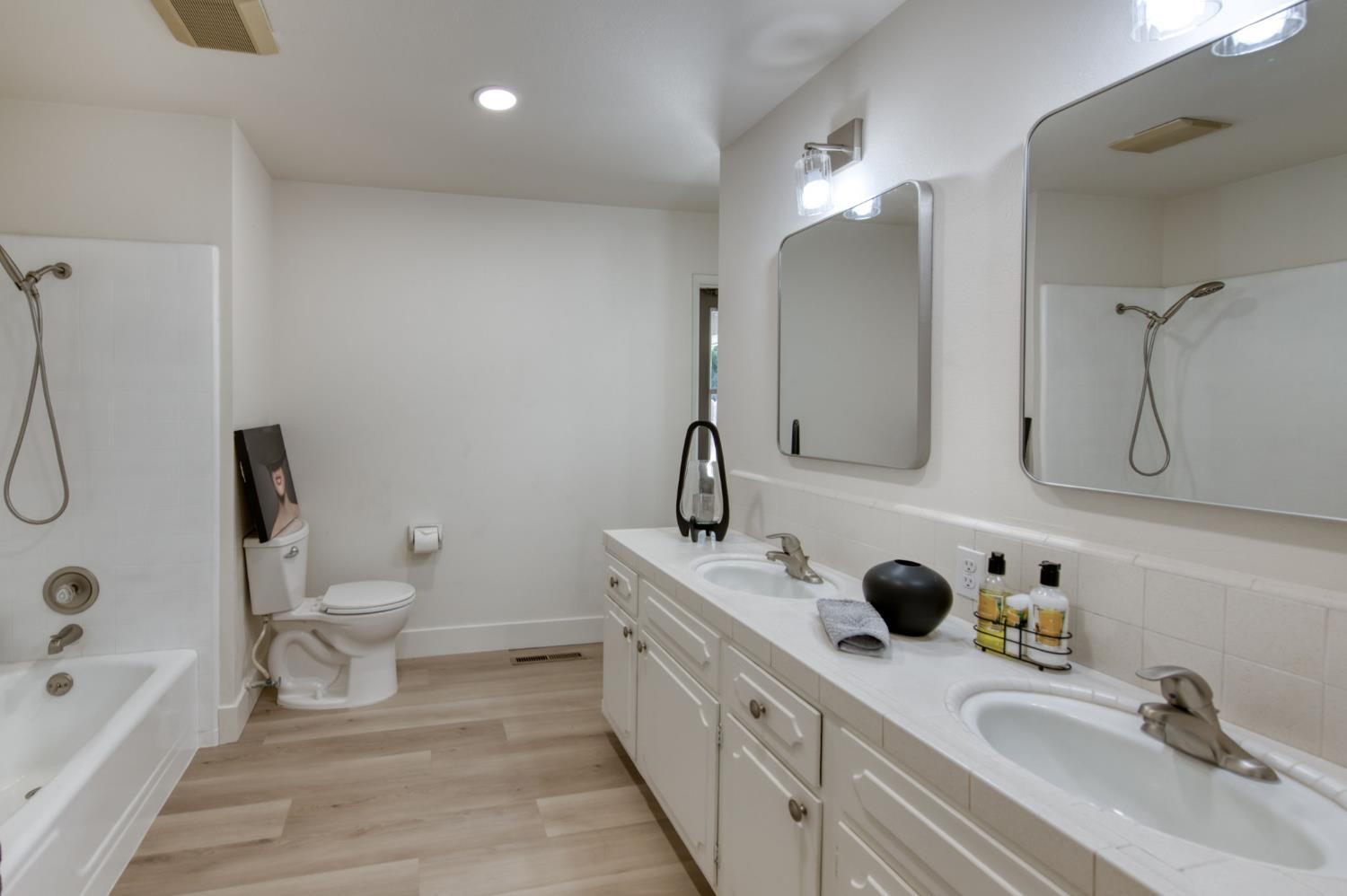 549 E Sample Ave, Fresno, CA 93710