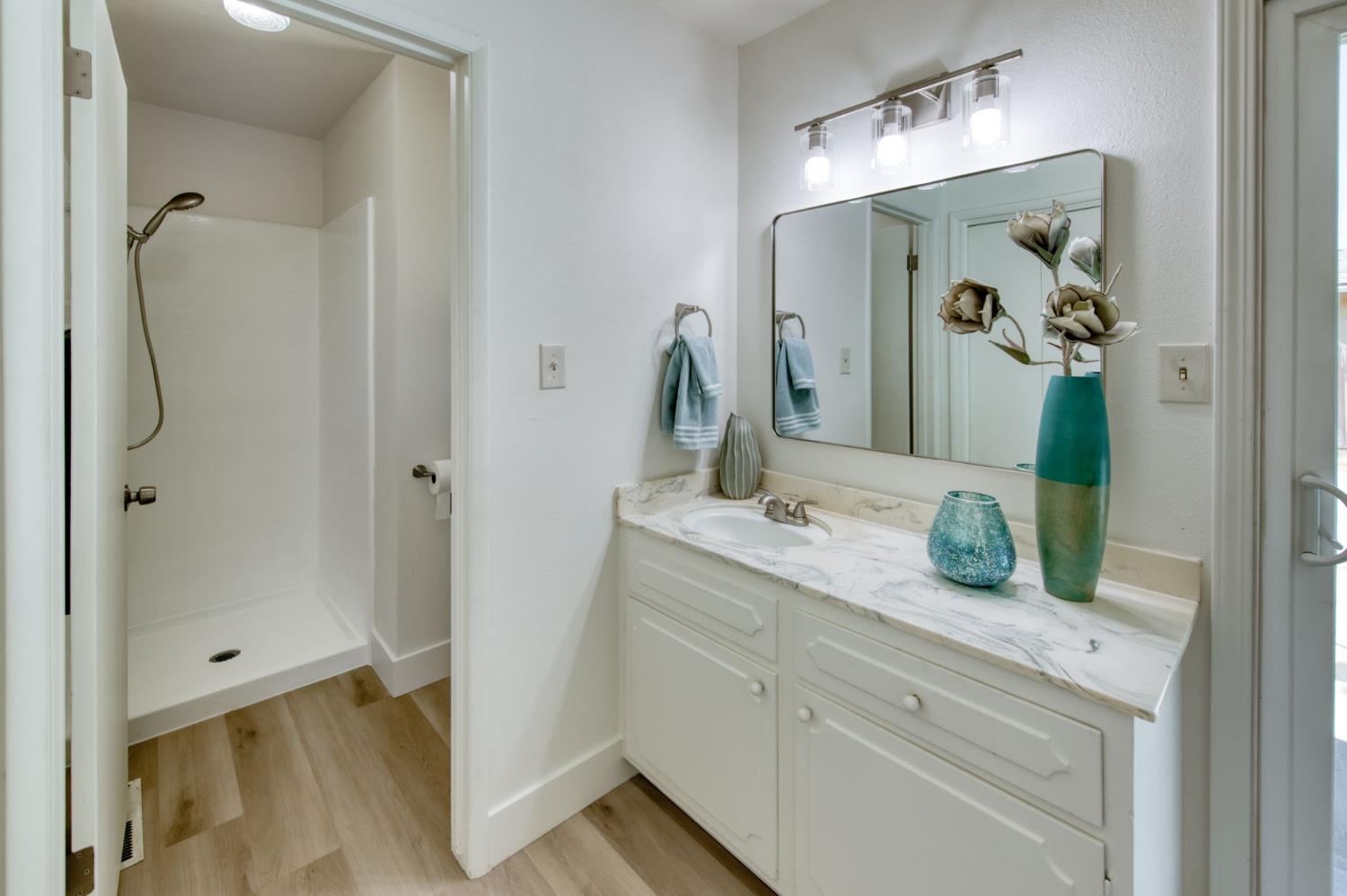 549 E Sample Ave, Fresno, CA 93710