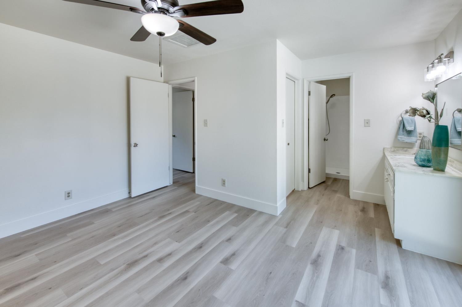 549 E Sample Ave, Fresno, CA 93710