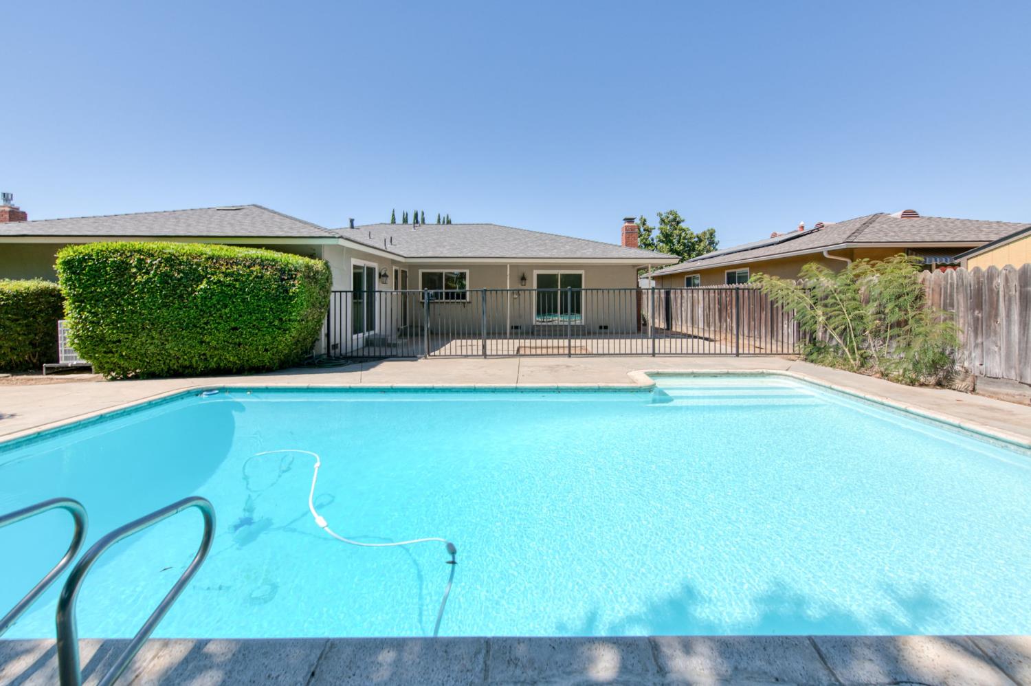 549 E Sample Ave, Fresno, CA 93710