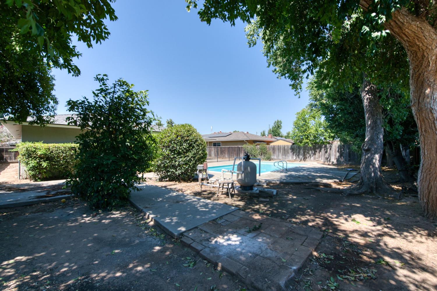 549 E Sample Ave, Fresno, CA 93710