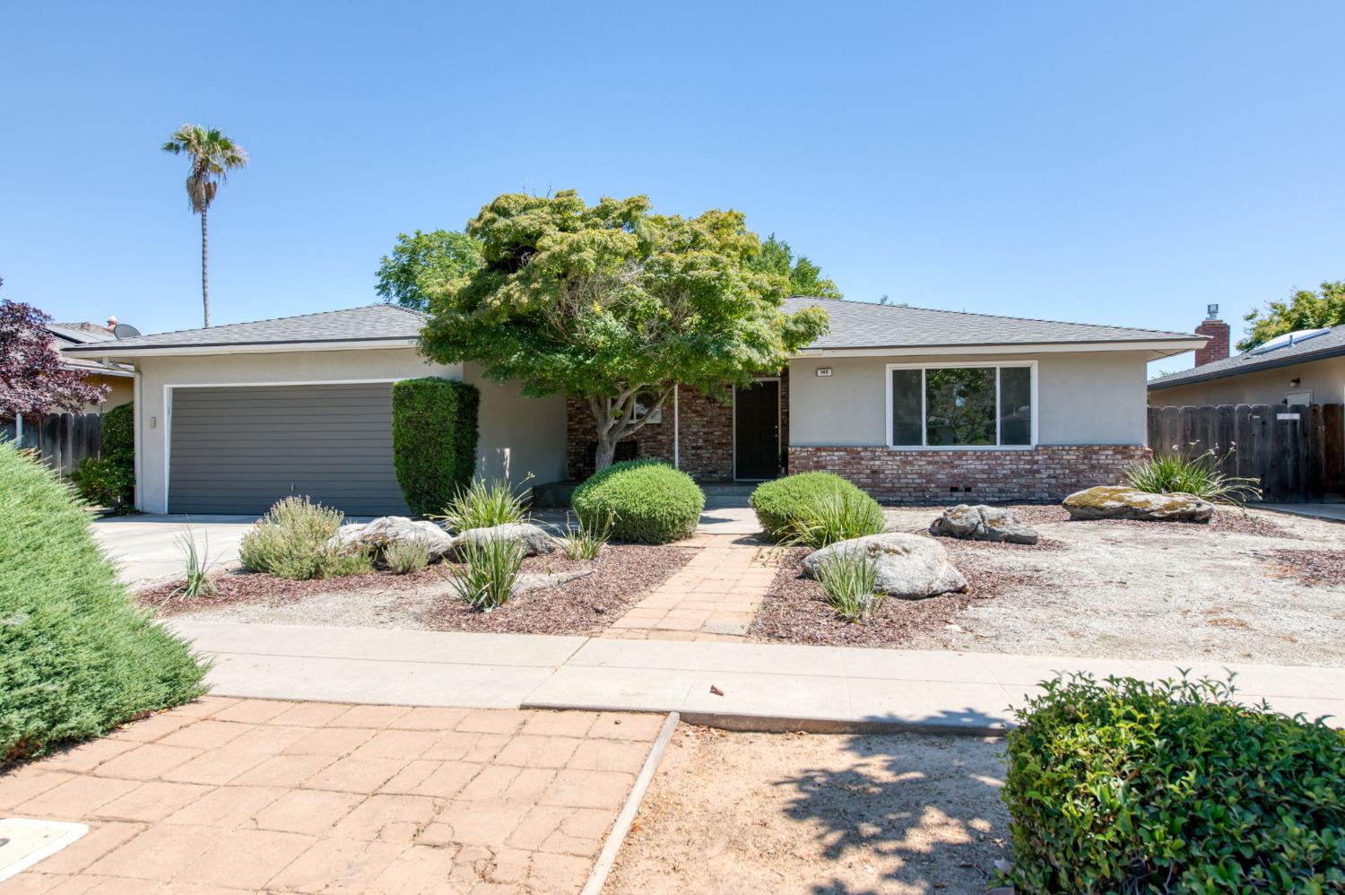 549 E Sample Ave, Fresno, CA 93710