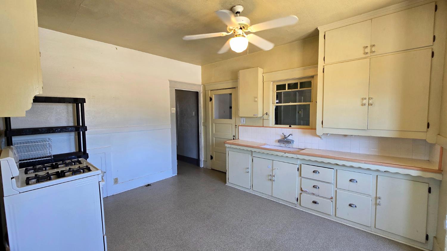 7132 Avenue 404, Dinuba, CA 93618