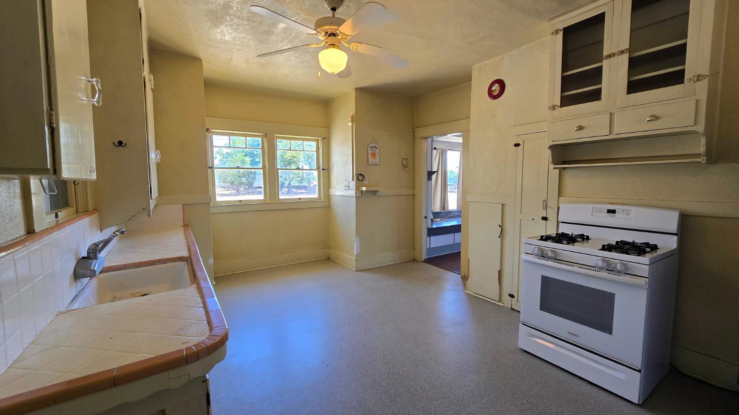 7132 Avenue 404, Dinuba, CA 93618
