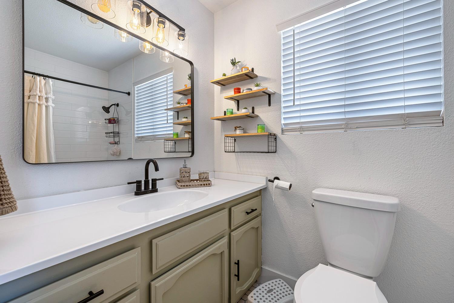 17421 Mark Rd, Madera, CA 93636
