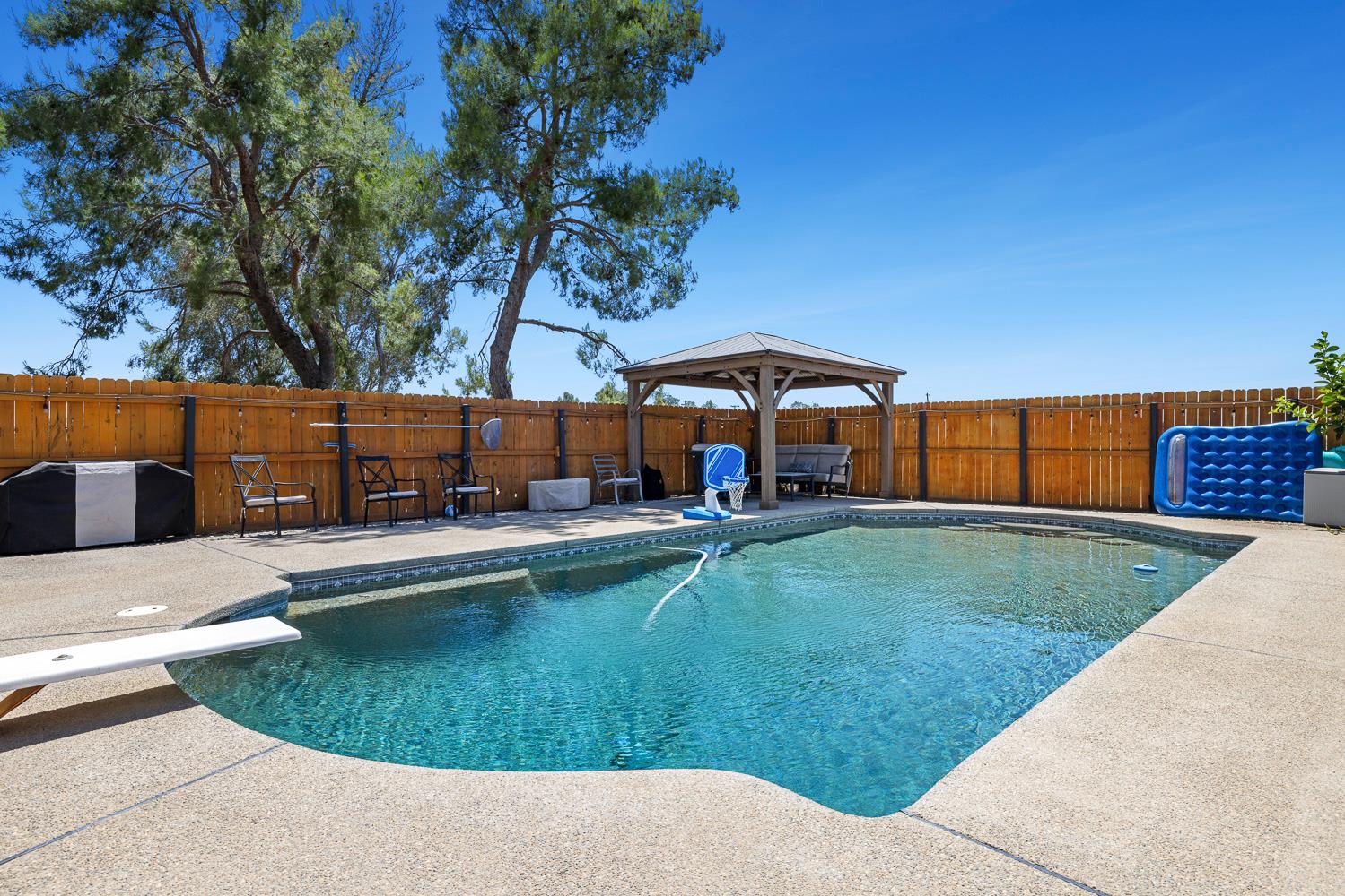 17421 Mark Rd, Madera, CA 93636