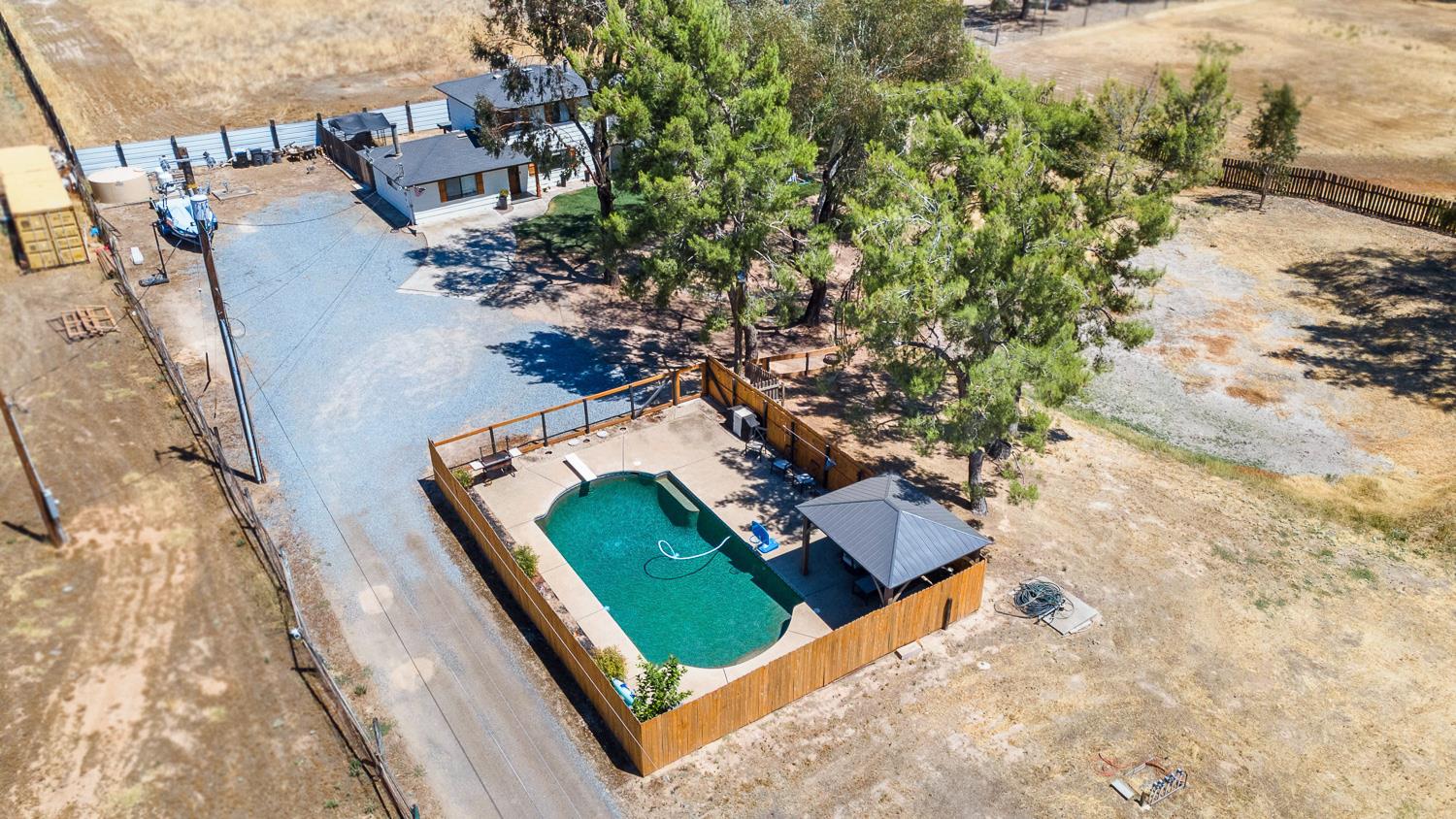 17421 Mark Rd, Madera, CA 93636