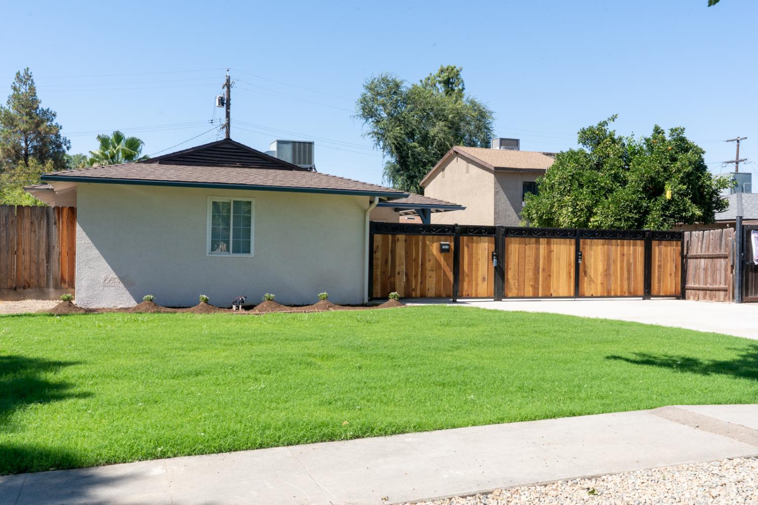 1013 E Garland, Fresno, CA 93704