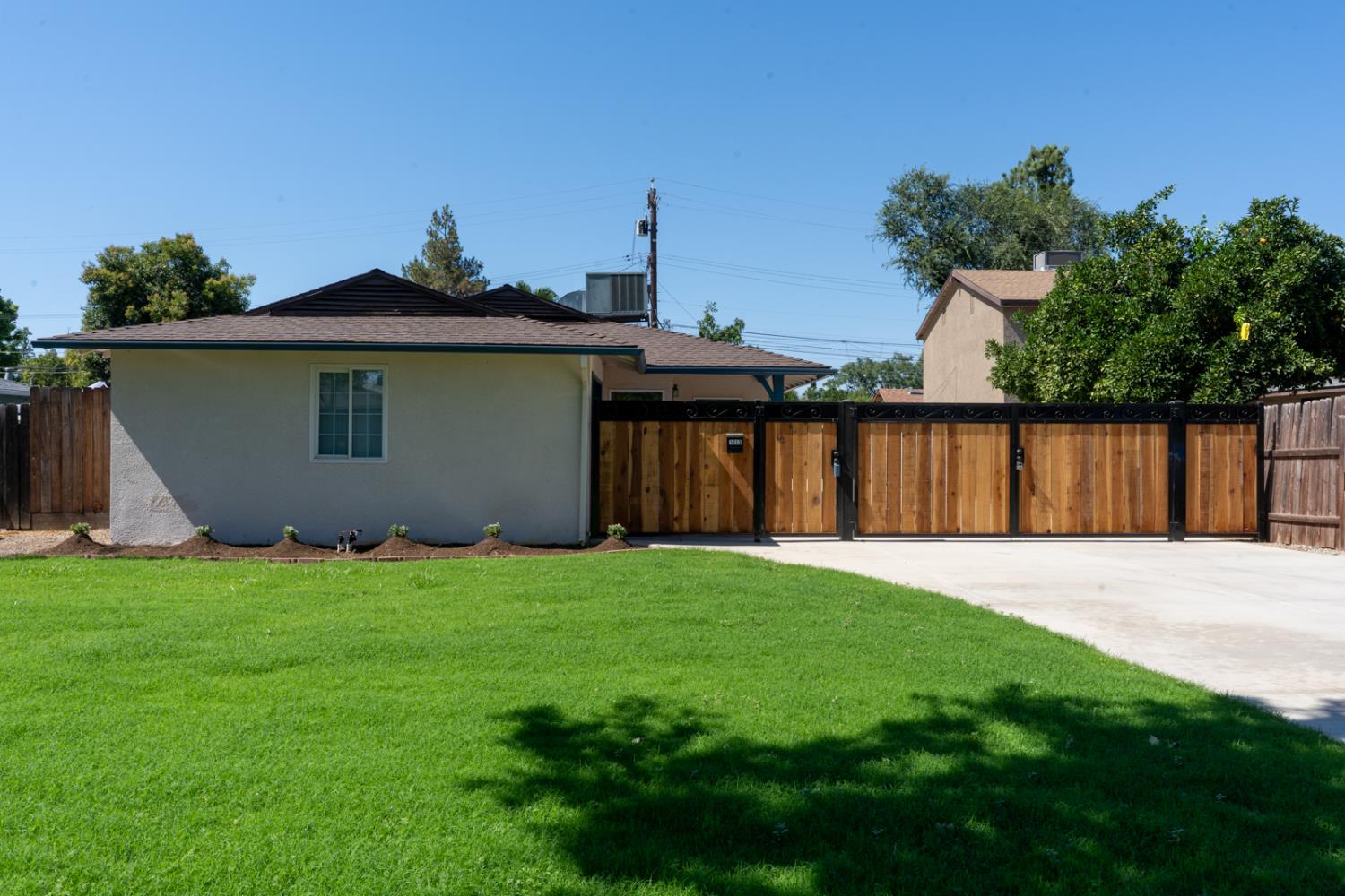 1013 E Garland, Fresno, CA 93704