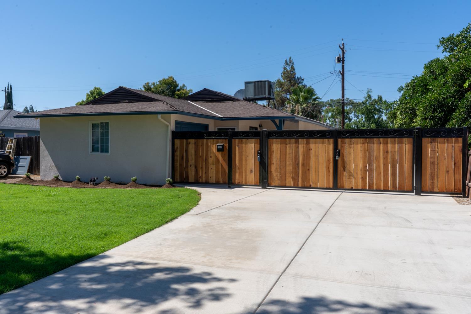 1013 E Garland, Fresno, CA 93704