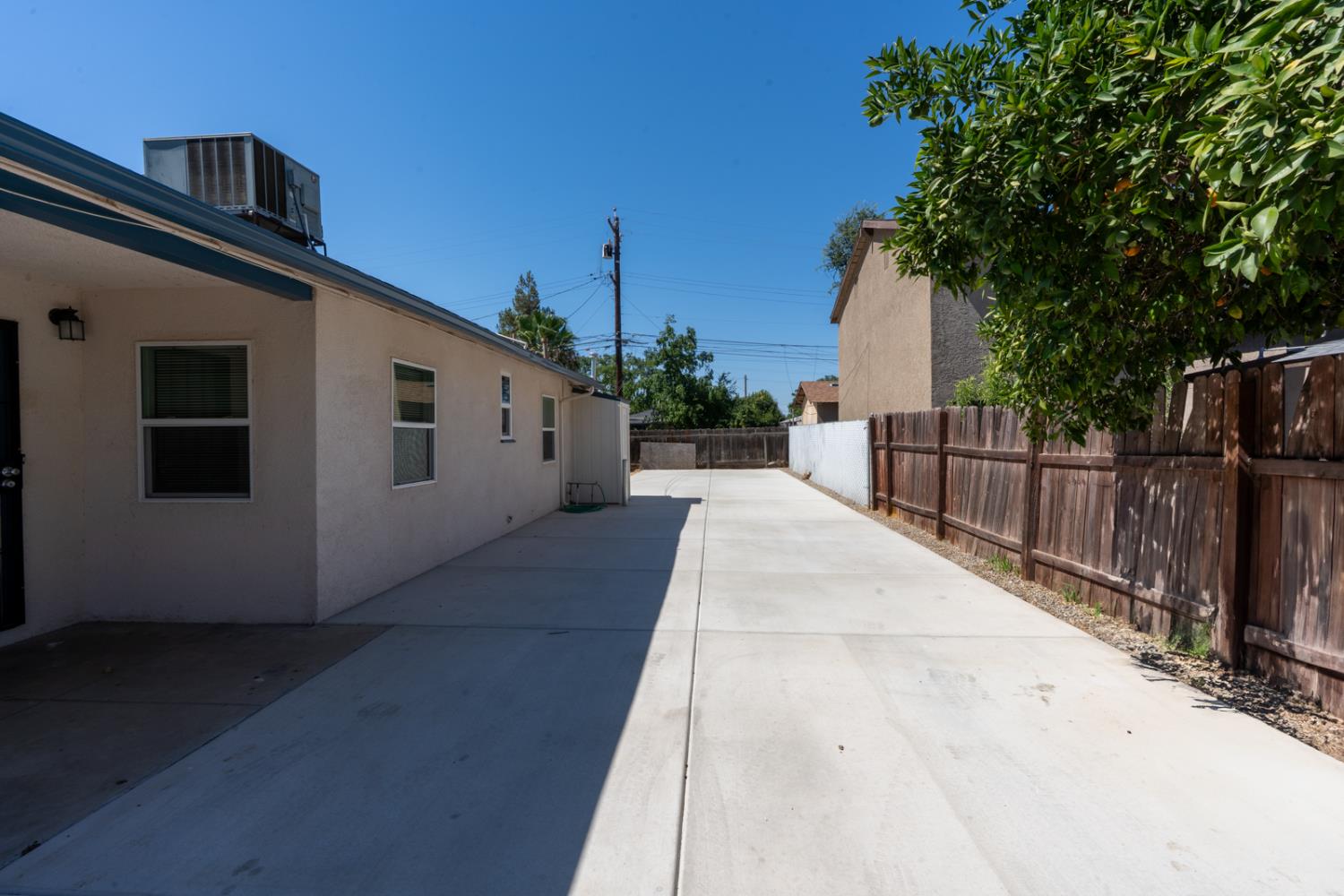 1013 E Garland, Fresno, CA 93704