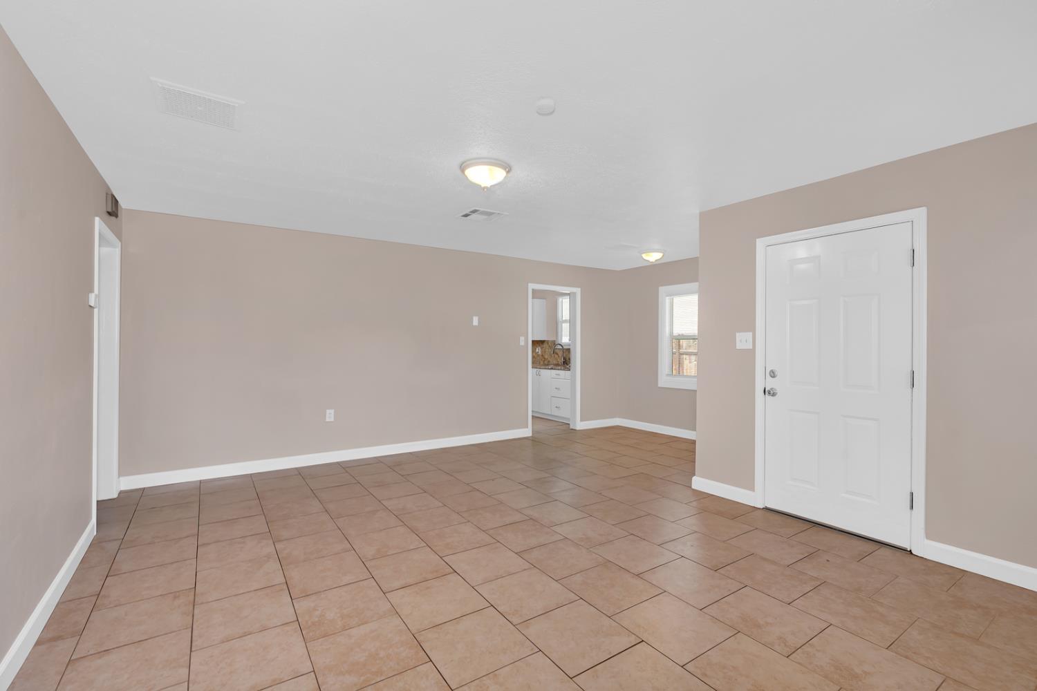 1013 E Garland, Fresno, CA 93704