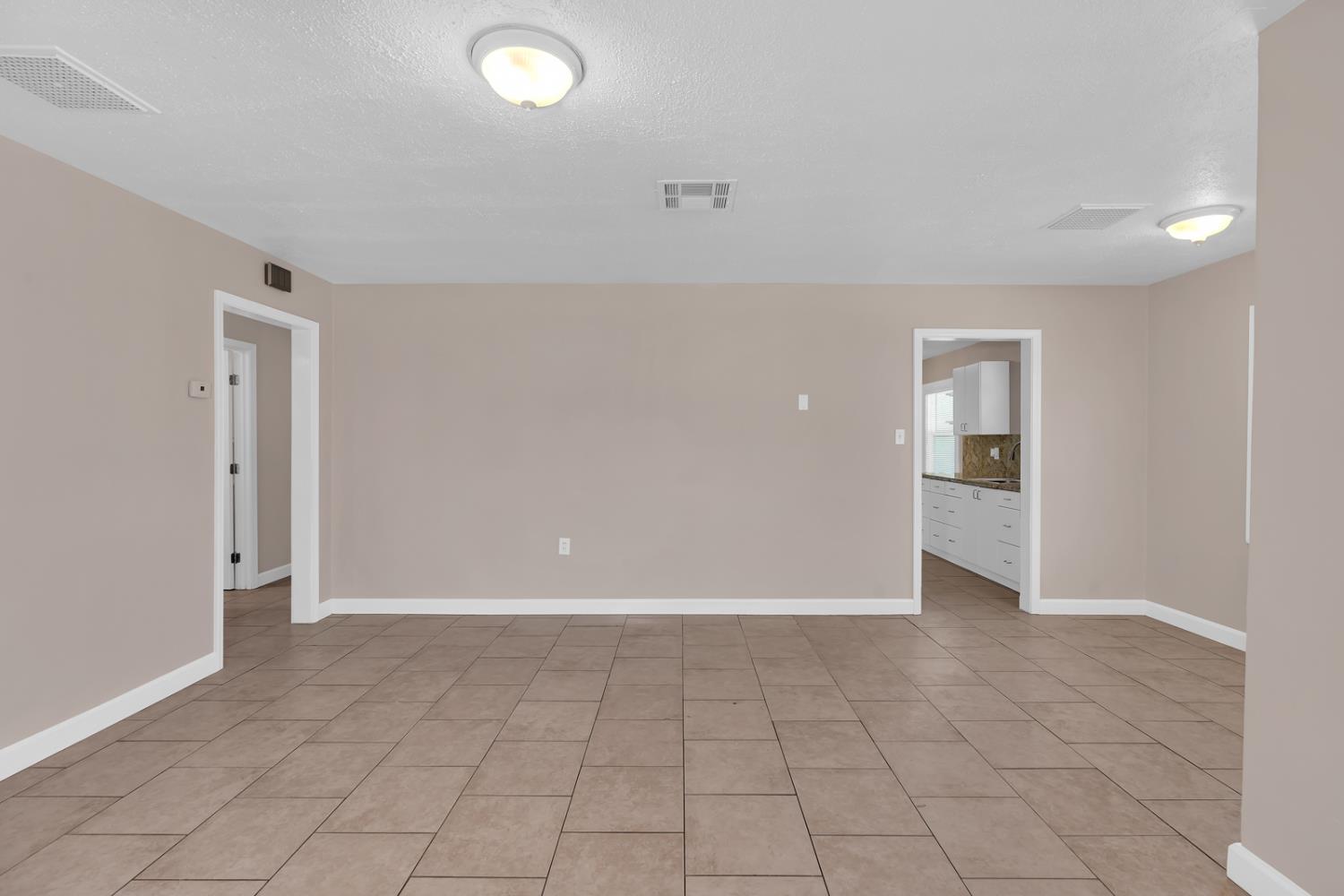 1013 E Garland, Fresno, CA 93704