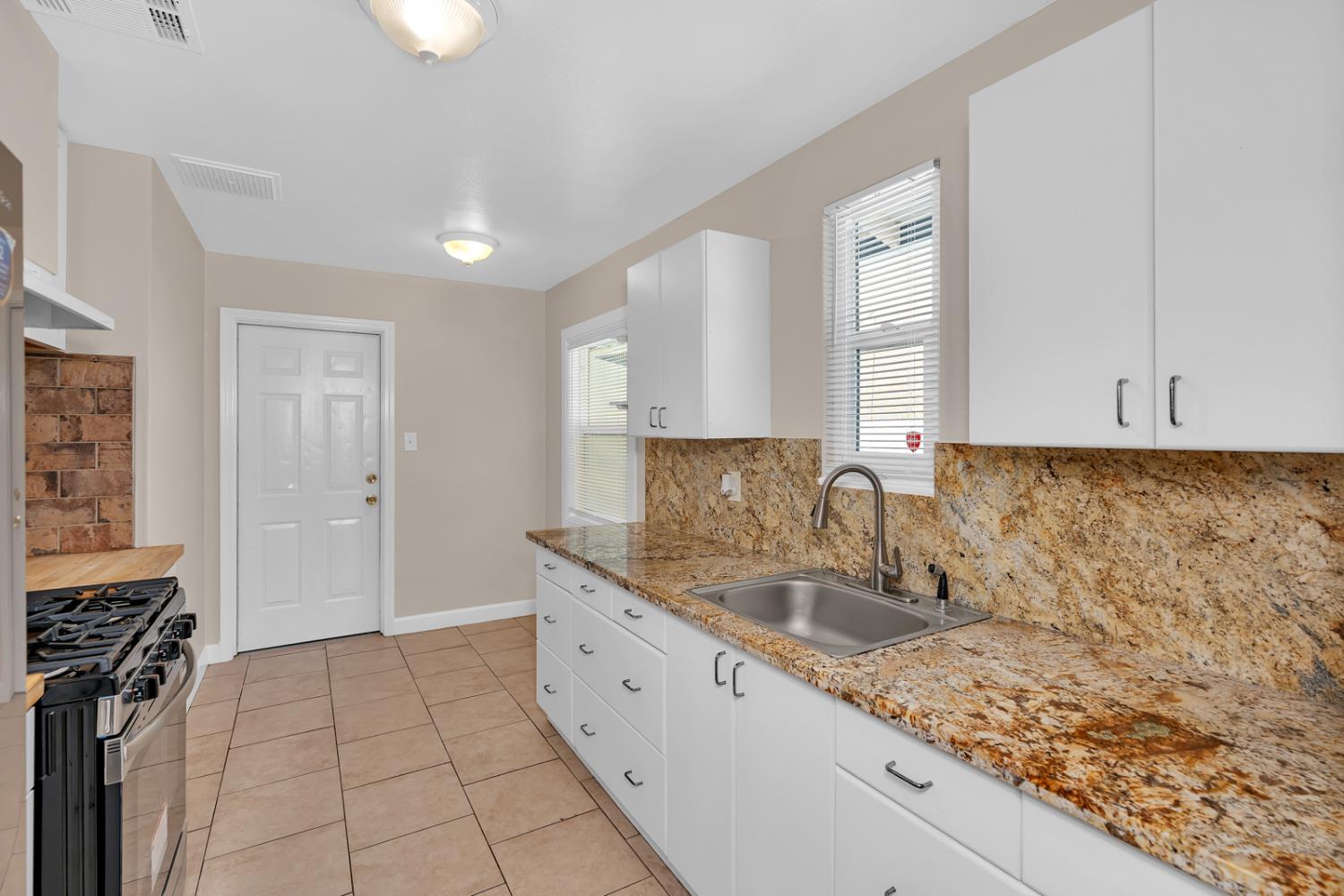 1013 E Garland, Fresno, CA 93704