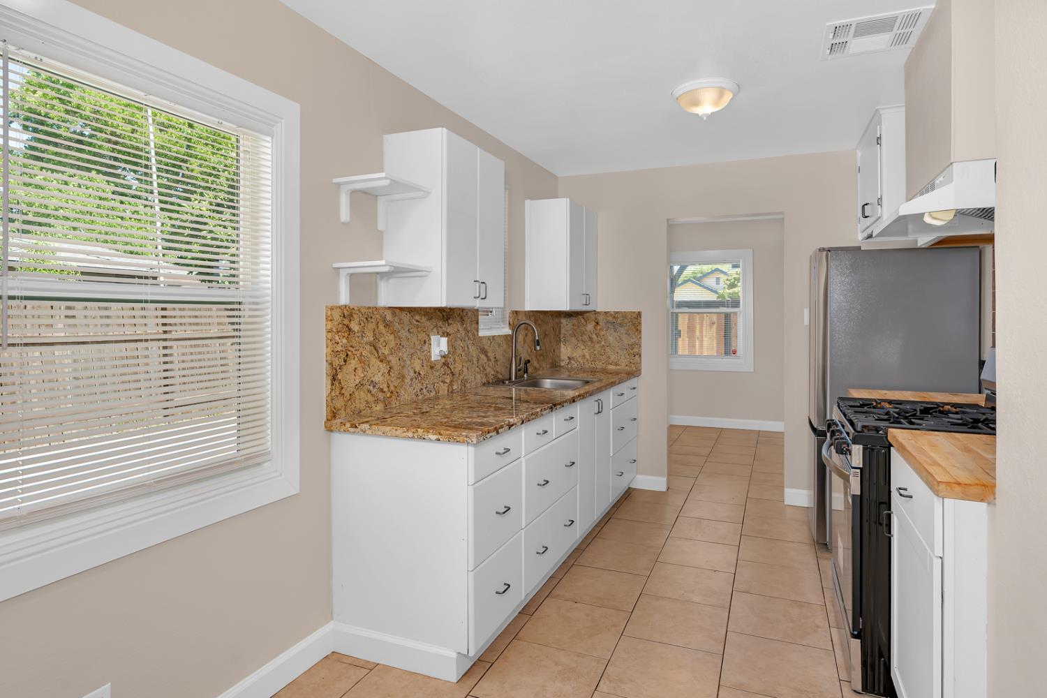 1013 E Garland, Fresno, CA 93704