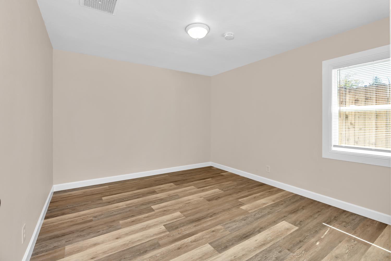 1013 E Garland, Fresno, CA 93704