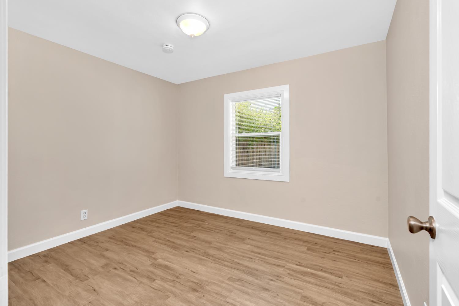 1013 E Garland, Fresno, CA 93704