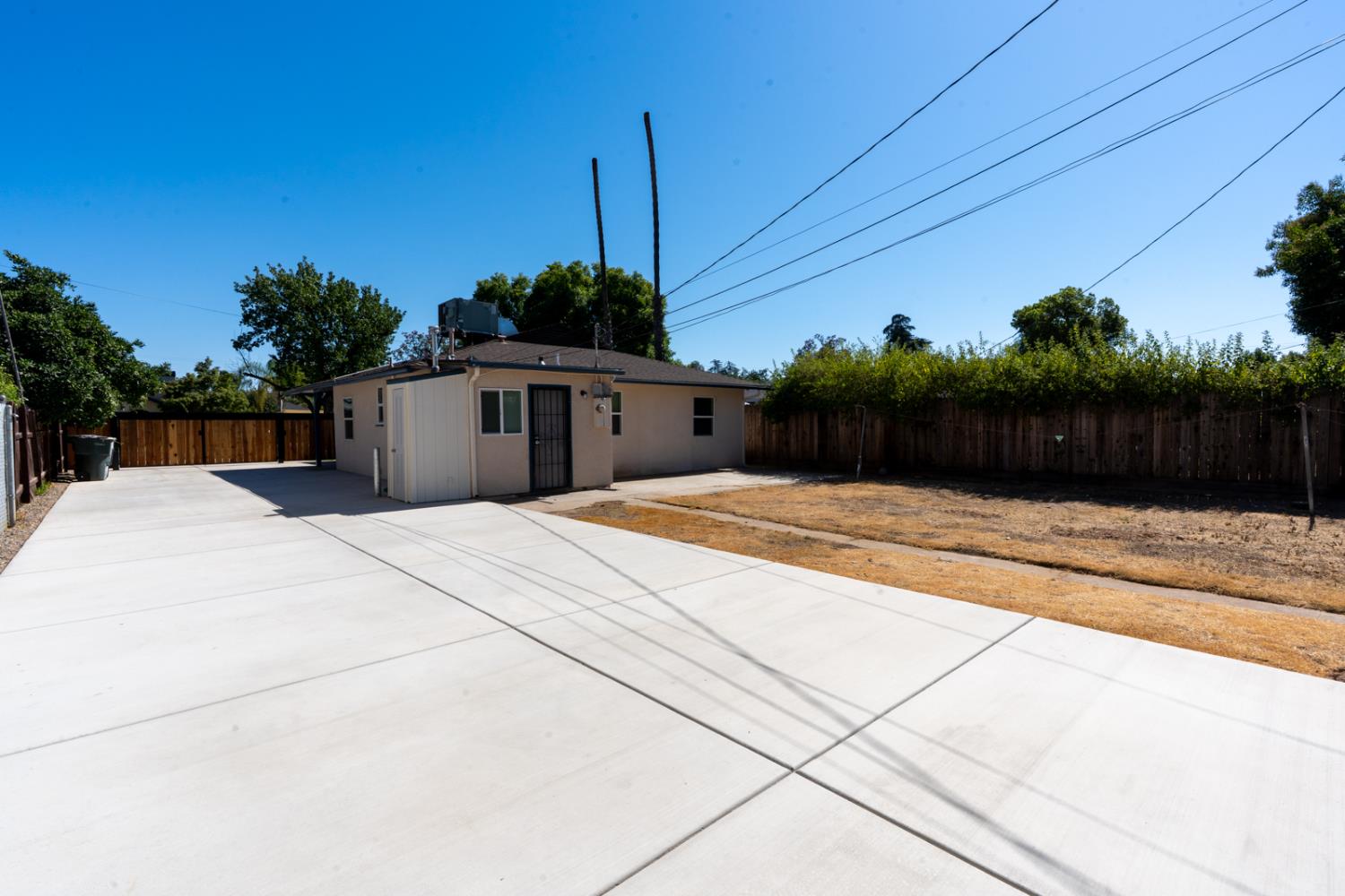 1013 E Garland, Fresno, CA 93704