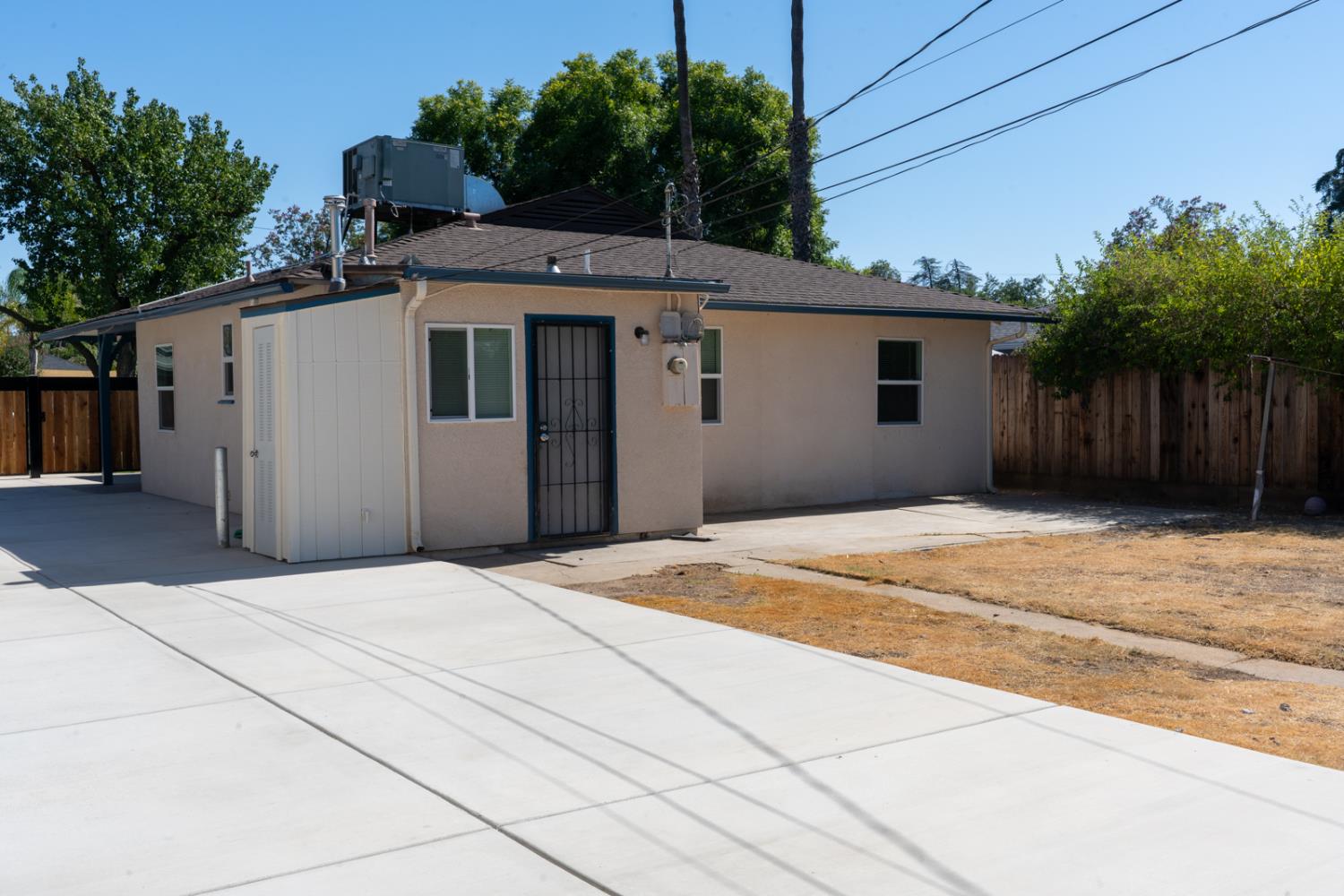 1013 E Garland, Fresno, CA 93704