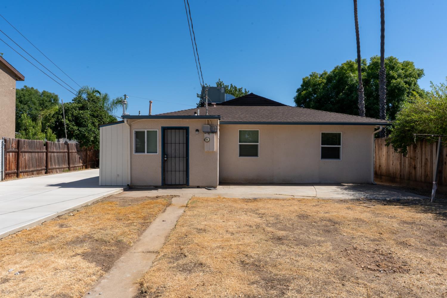 1013 E Garland, Fresno, CA 93704