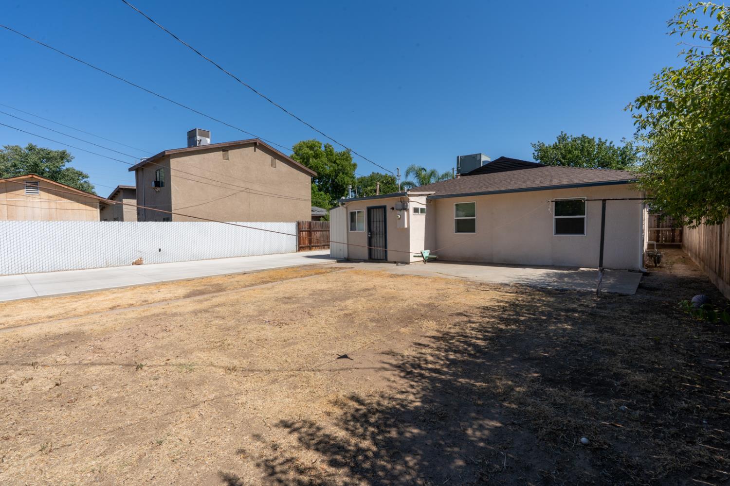 1013 E Garland, Fresno, CA 93704