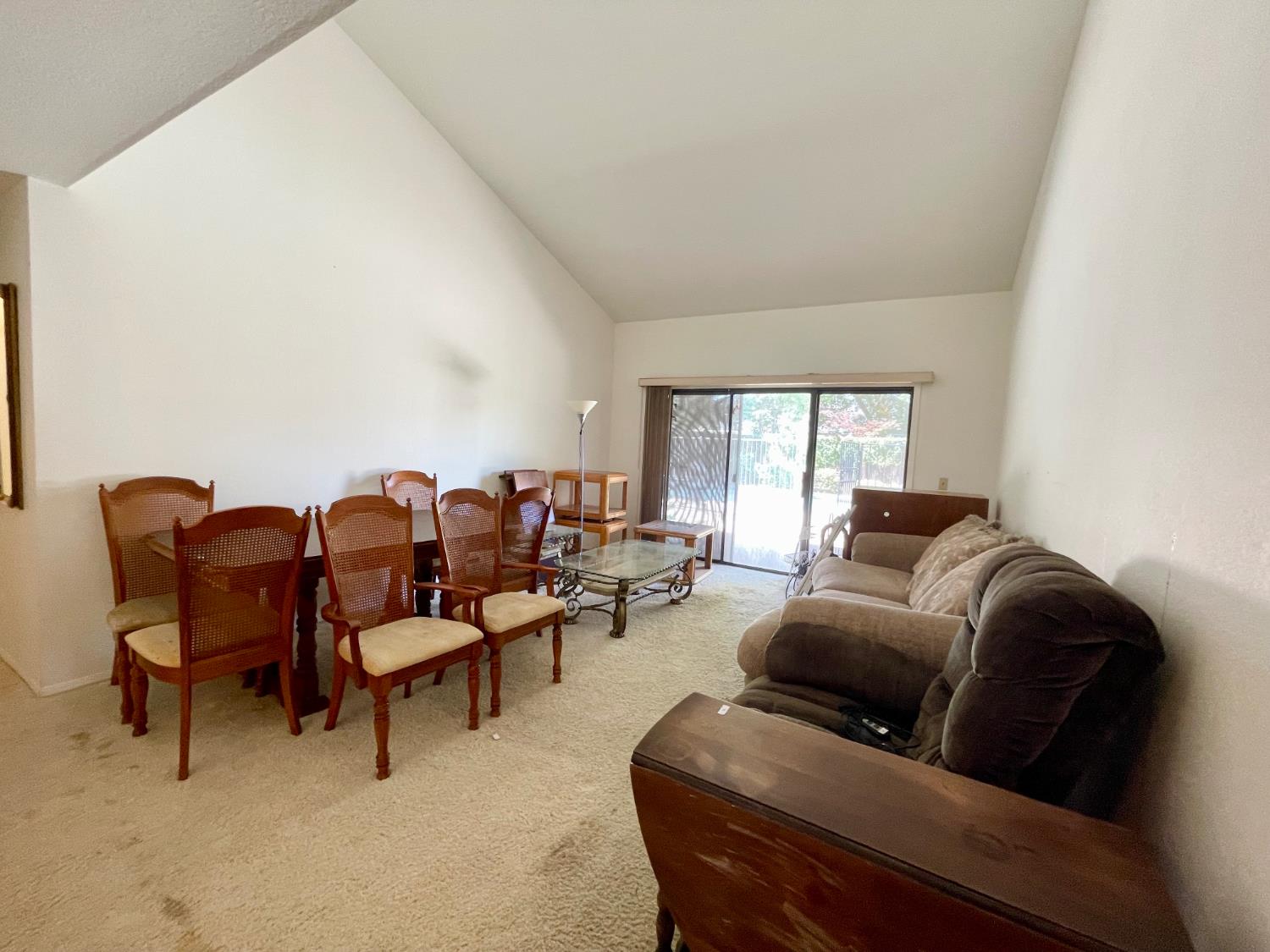 838 E Catalina Cir, Fresno, CA 93730