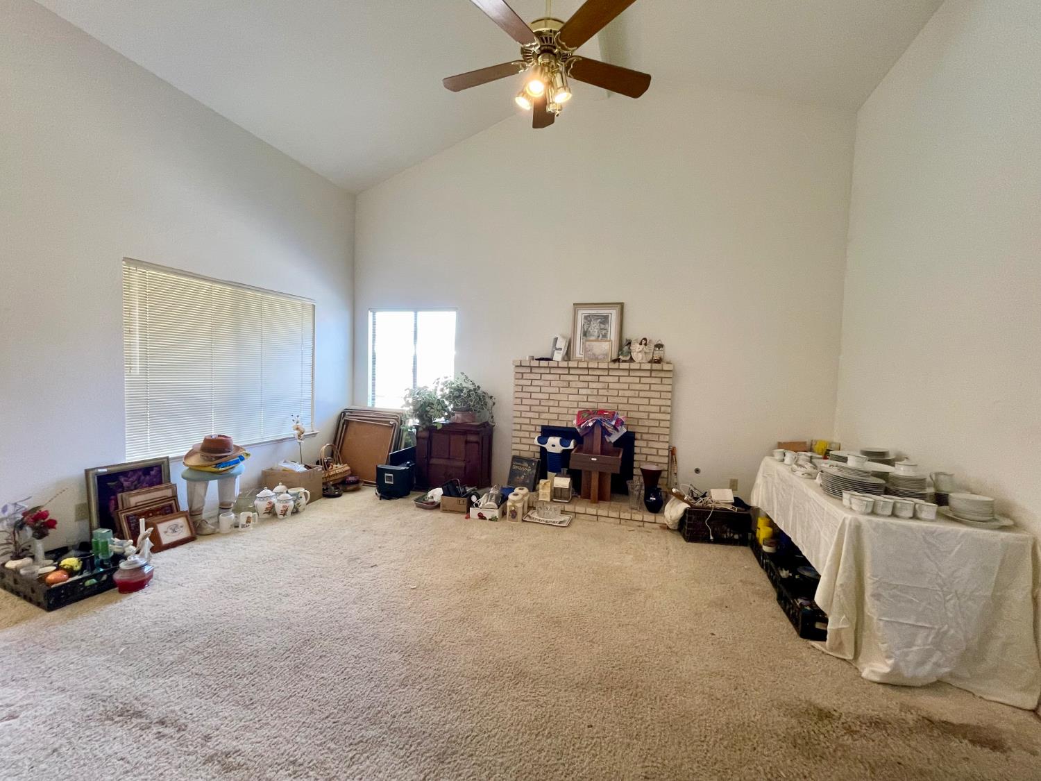 838 E Catalina Cir, Fresno, CA 93730