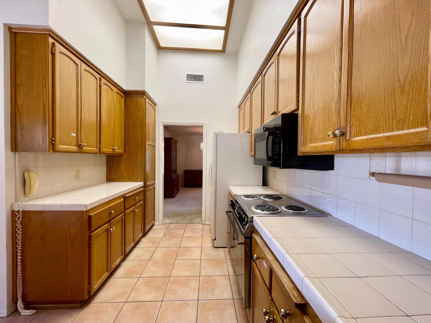838 E Catalina Cir, Fresno, CA 93730