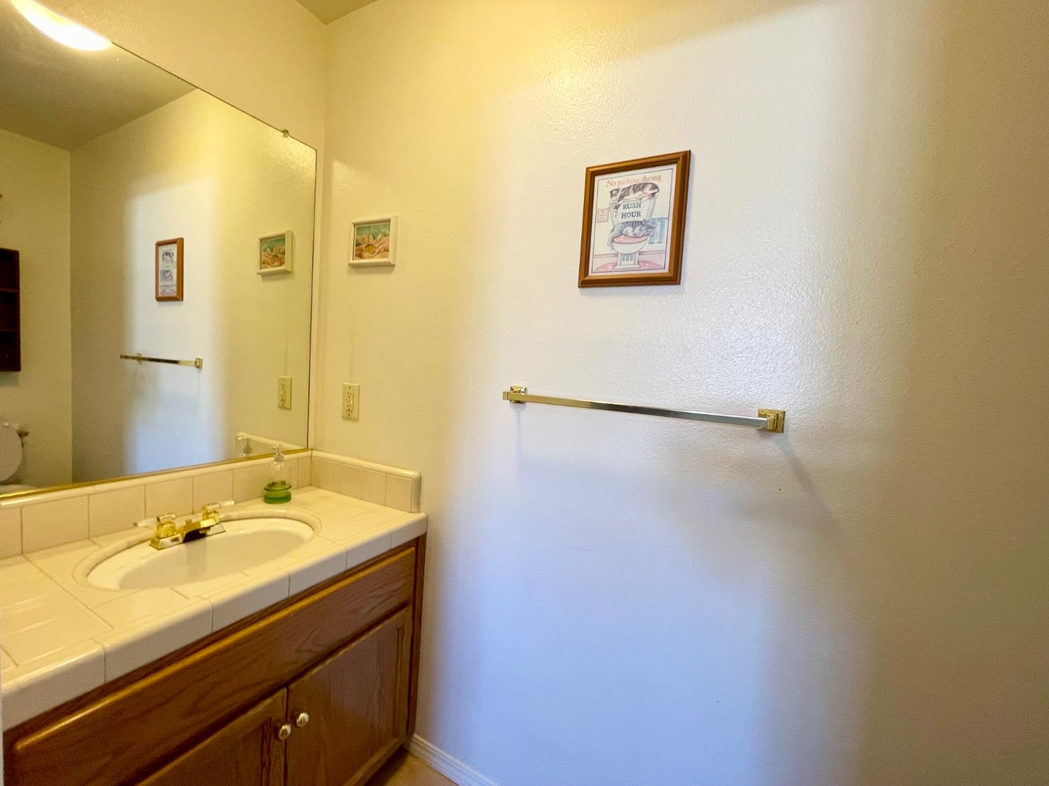 838 E Catalina Cir, Fresno, CA 93730