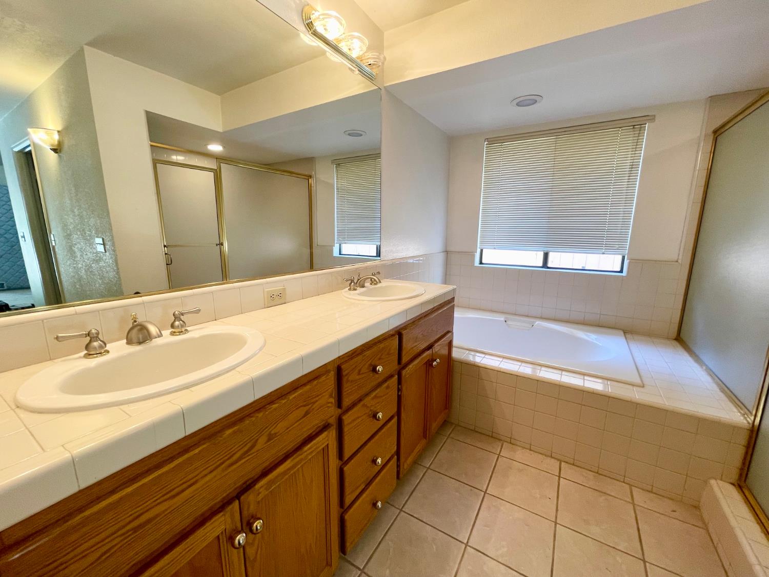 838 E Catalina Cir, Fresno, CA 93730
