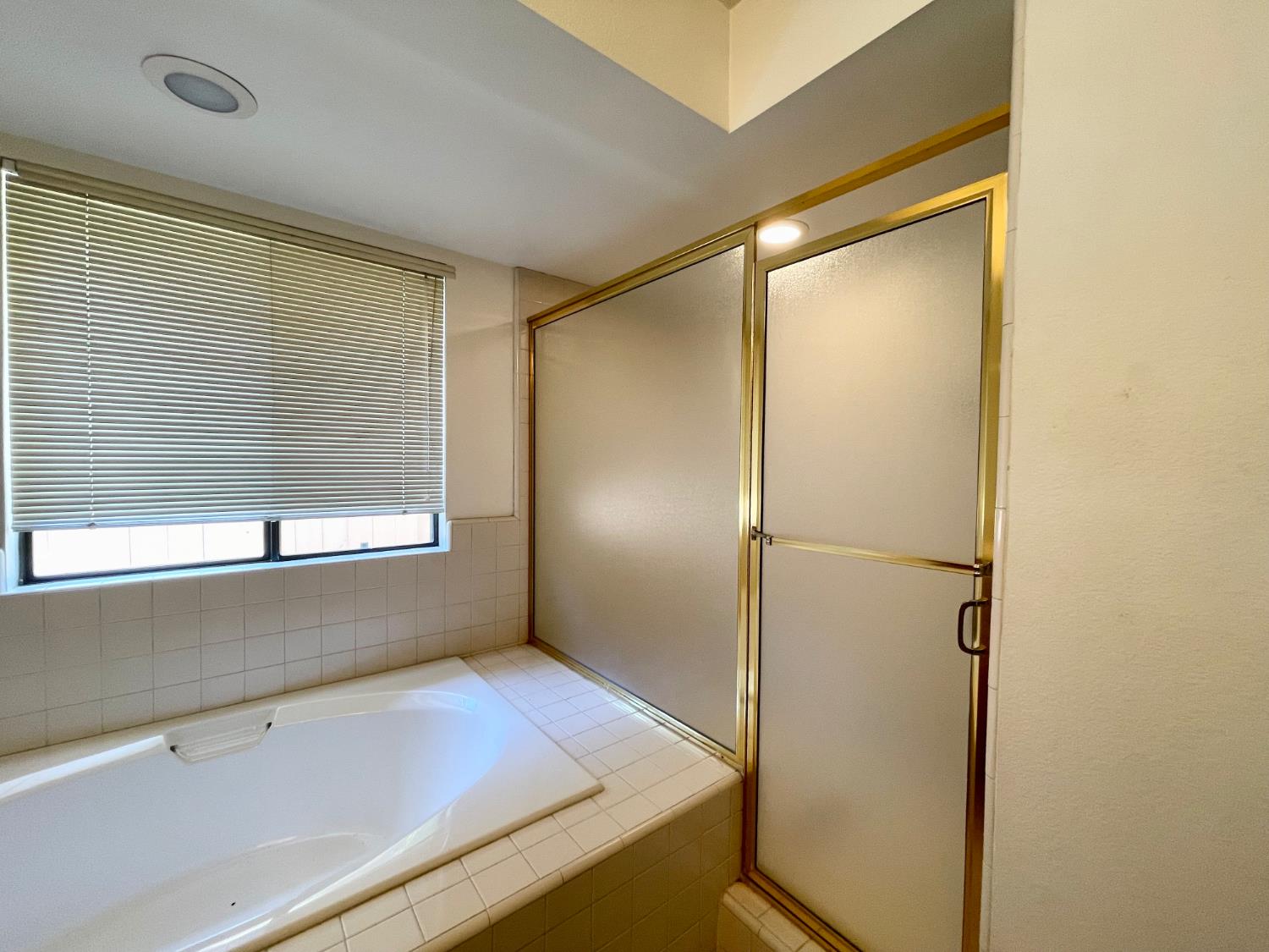 838 E Catalina Cir, Fresno, CA 93730