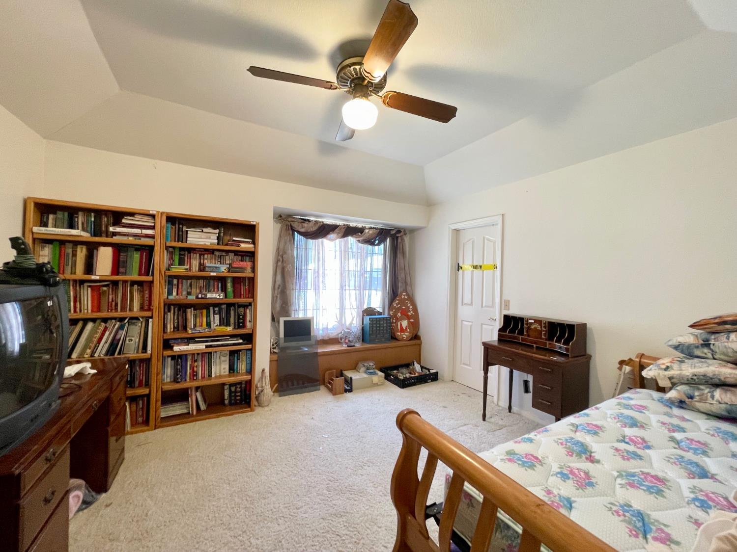 838 E Catalina Cir, Fresno, CA 93730