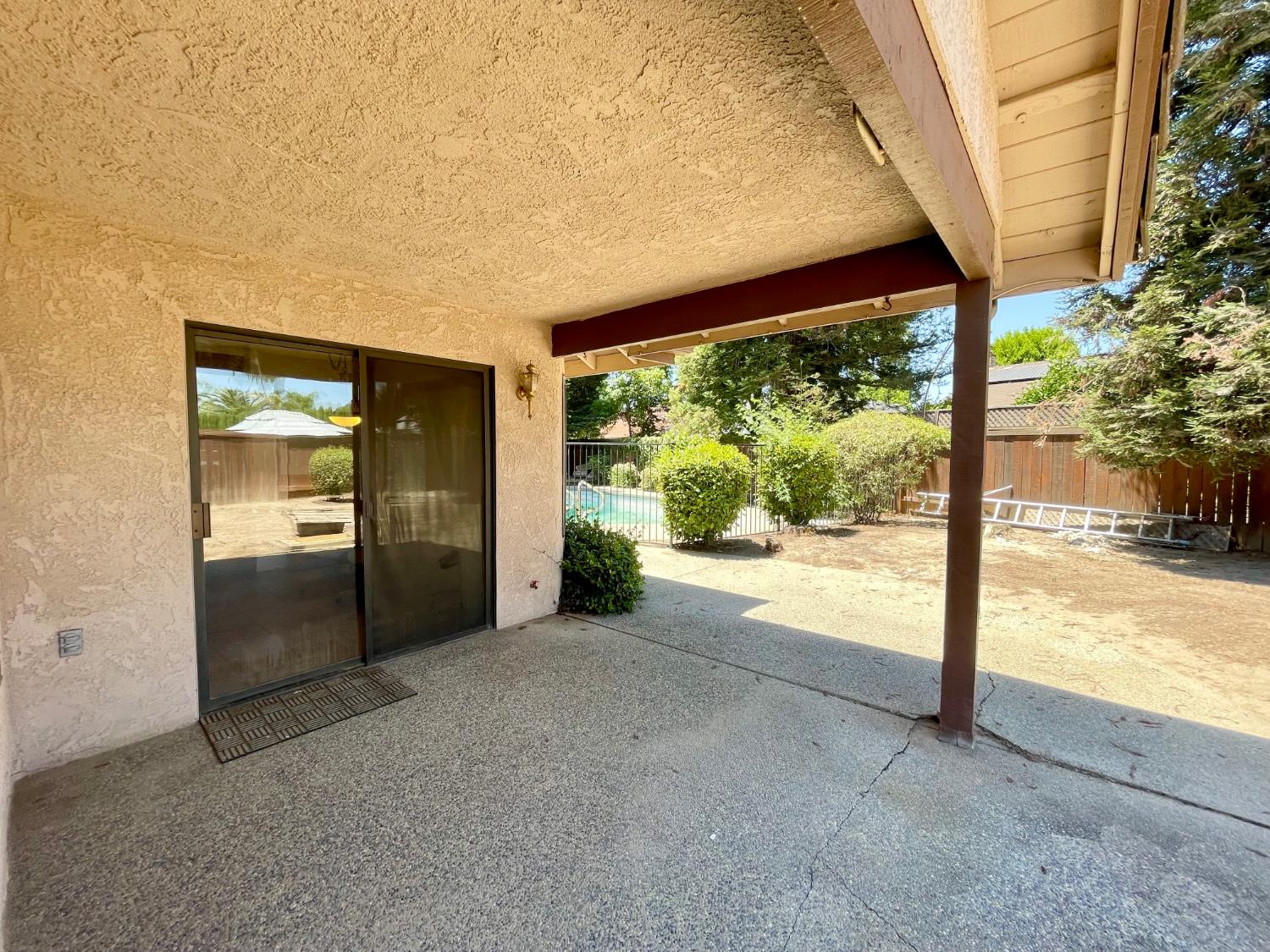 838 E Catalina Cir, Fresno, CA 93730