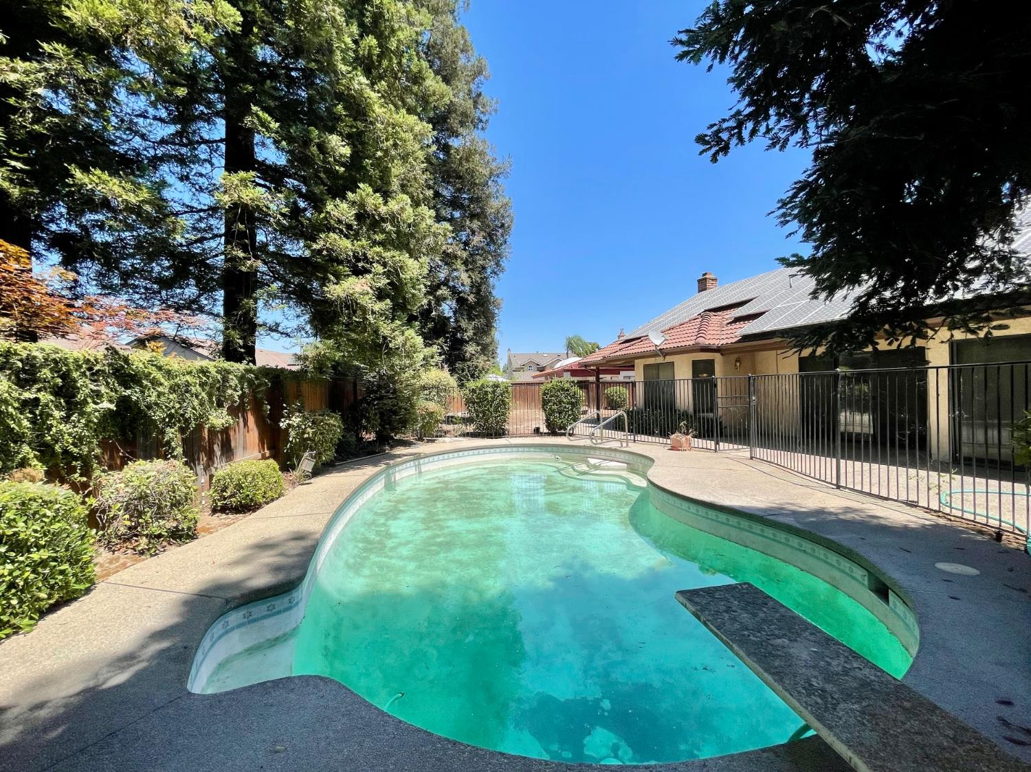 838 E Catalina Cir, Fresno, CA 93730