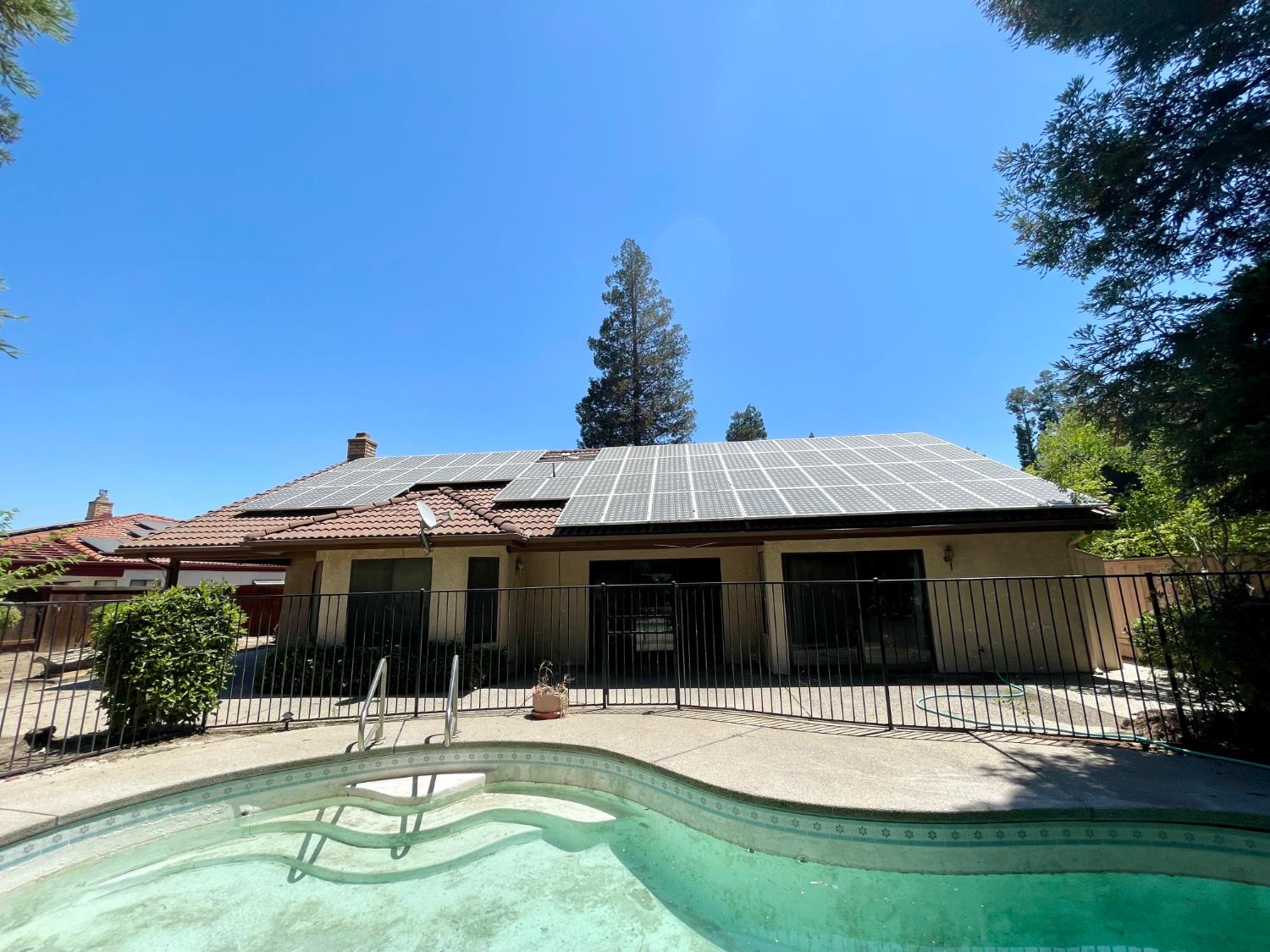 838 E Catalina Cir, Fresno, CA 93730