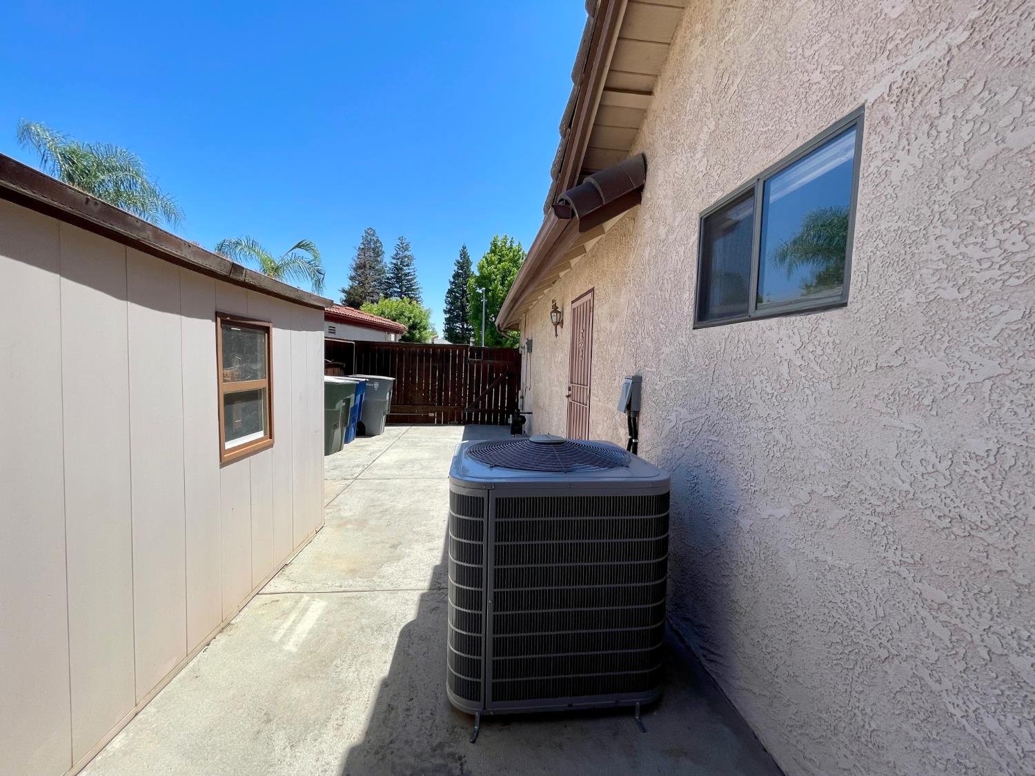 838 E Catalina Cir, Fresno, CA 93730