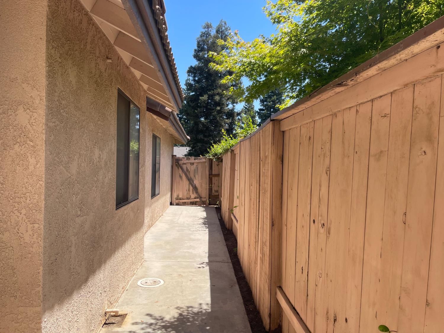 838 E Catalina Cir, Fresno, CA 93730