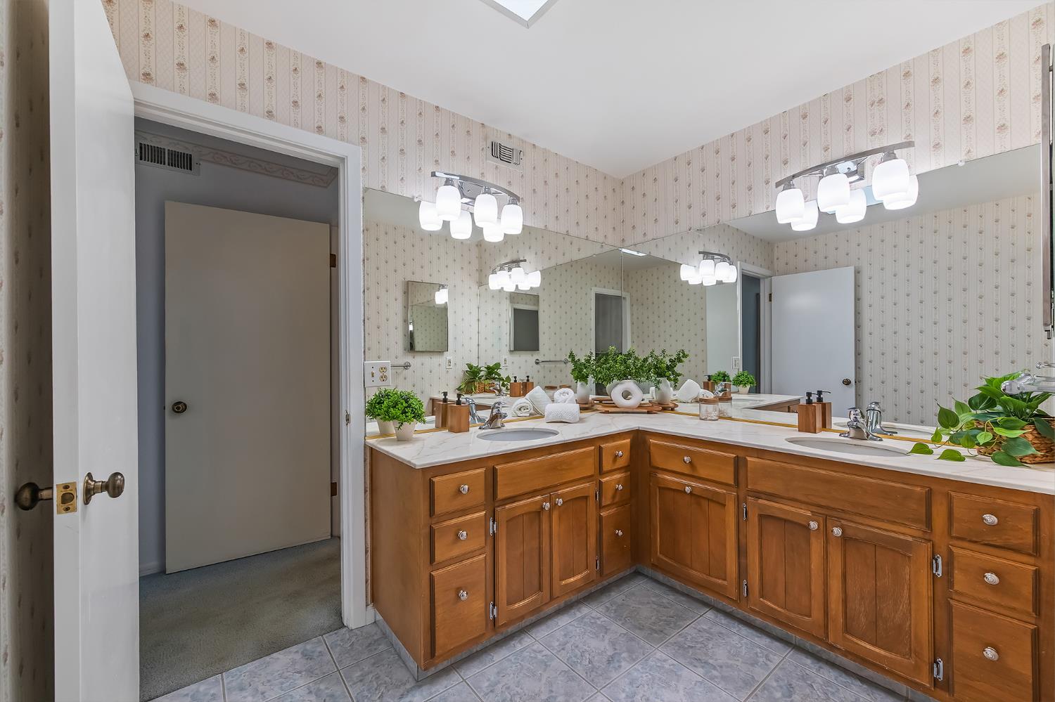 4223 Riviera Dr, Stockton, CA 95204