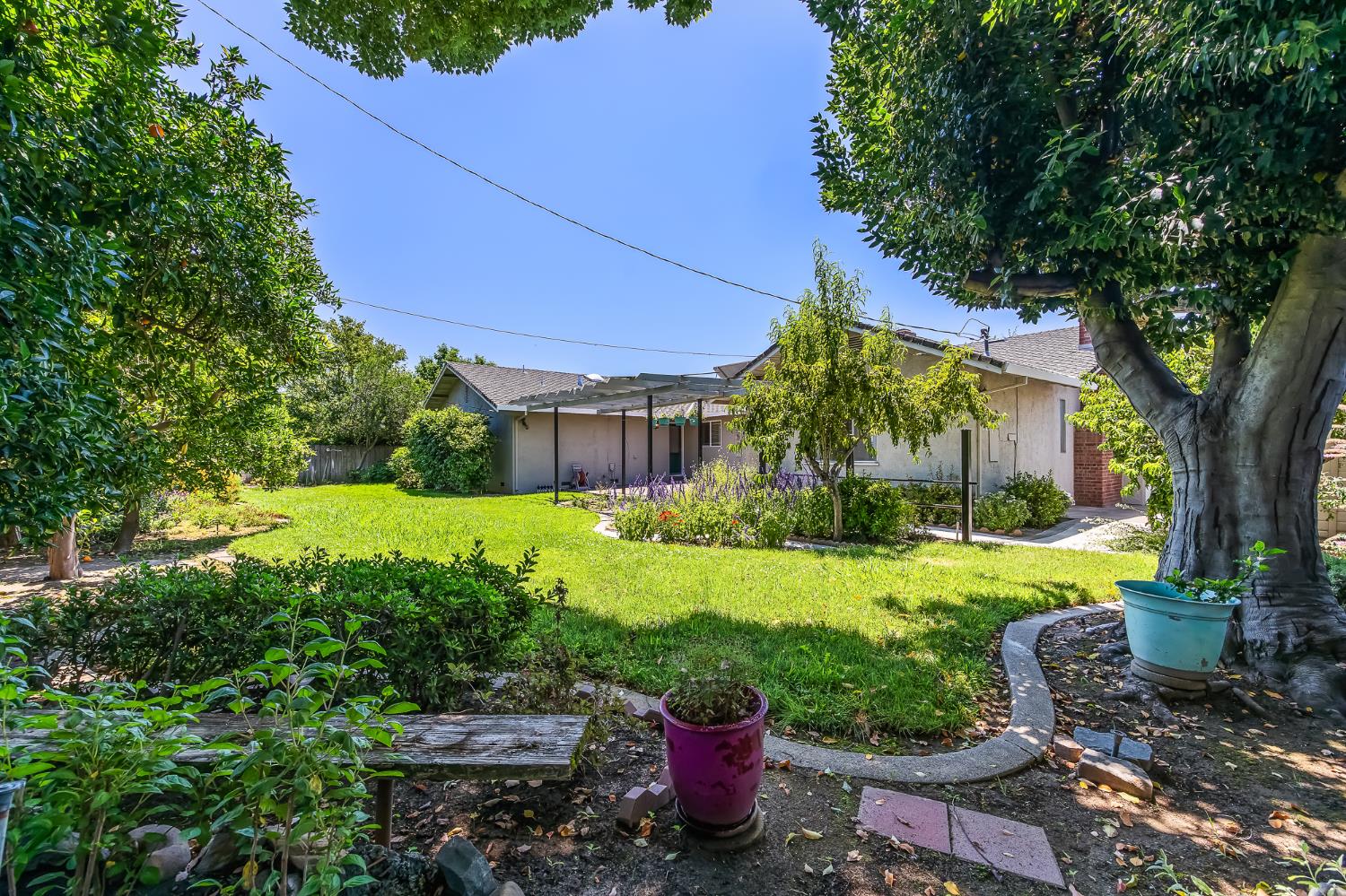 4223 Riviera Dr, Stockton, CA 95204