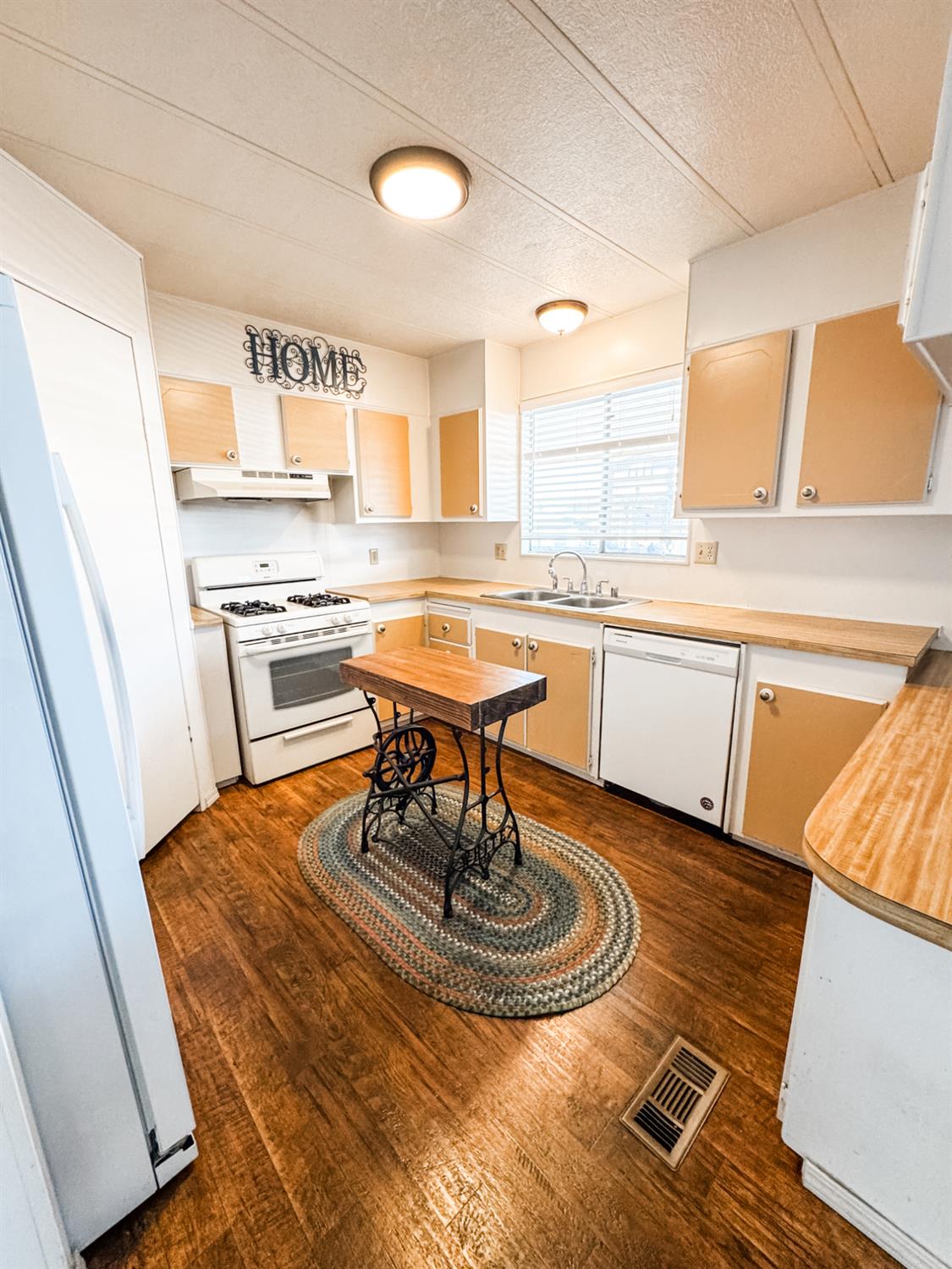 852 E Grangeville Blvd #57, Hanford, CA 93230