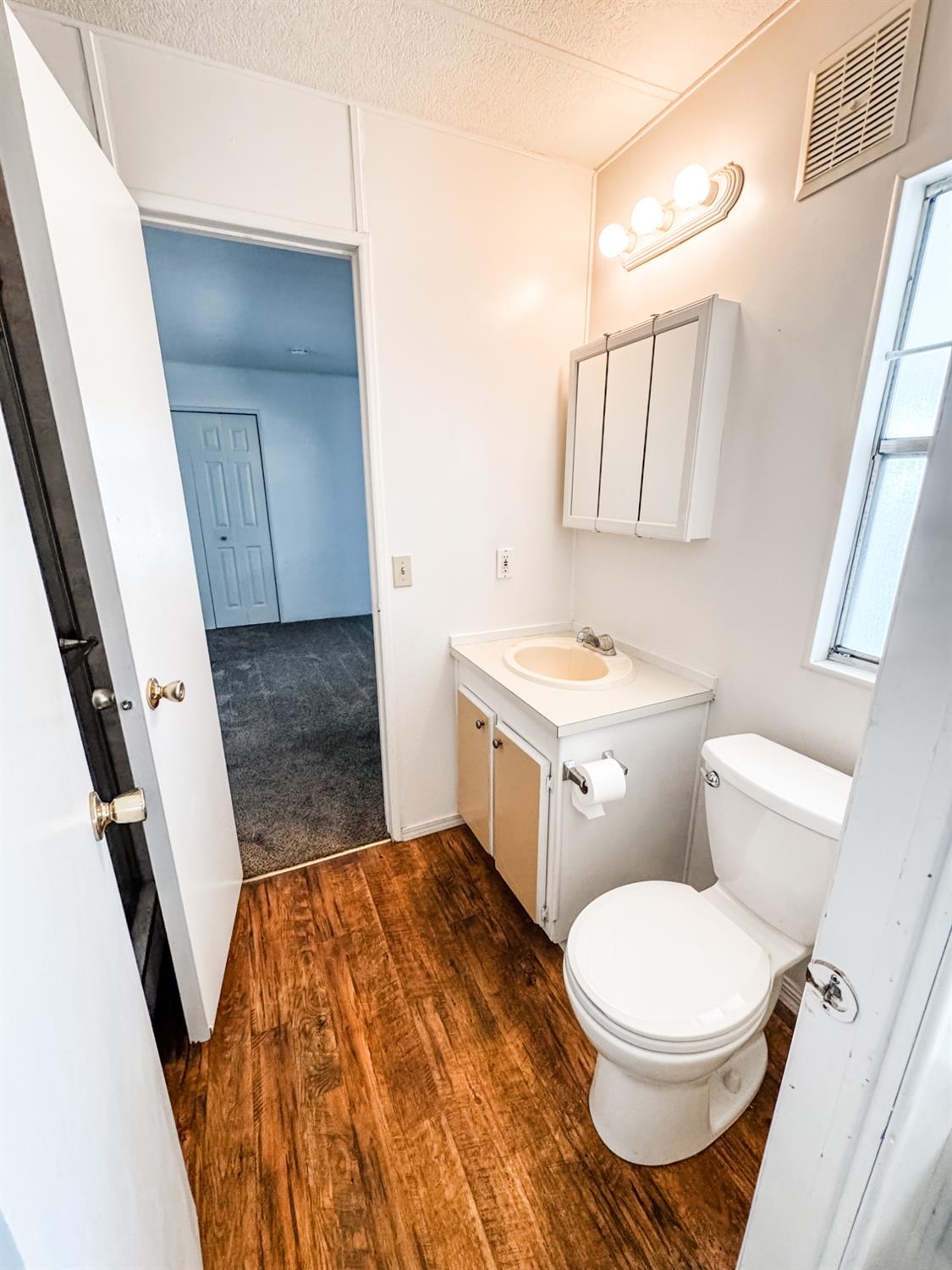 852 E Grangeville Blvd #57, Hanford, CA 93230