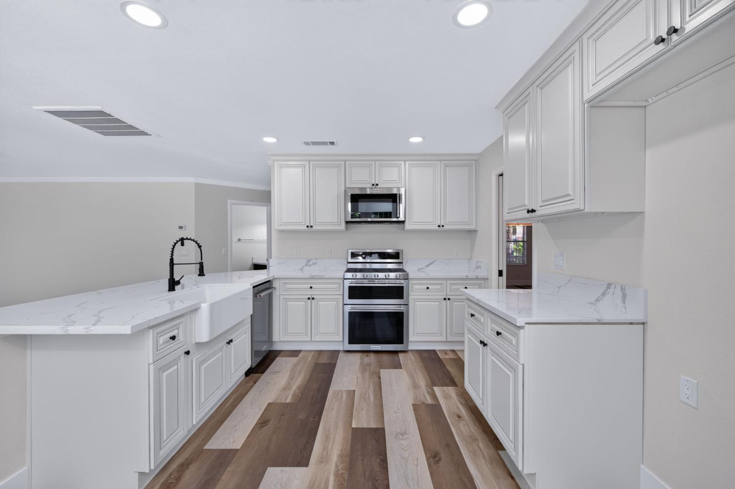 348 E Sunnyside Ave, Visalia, CA 93277