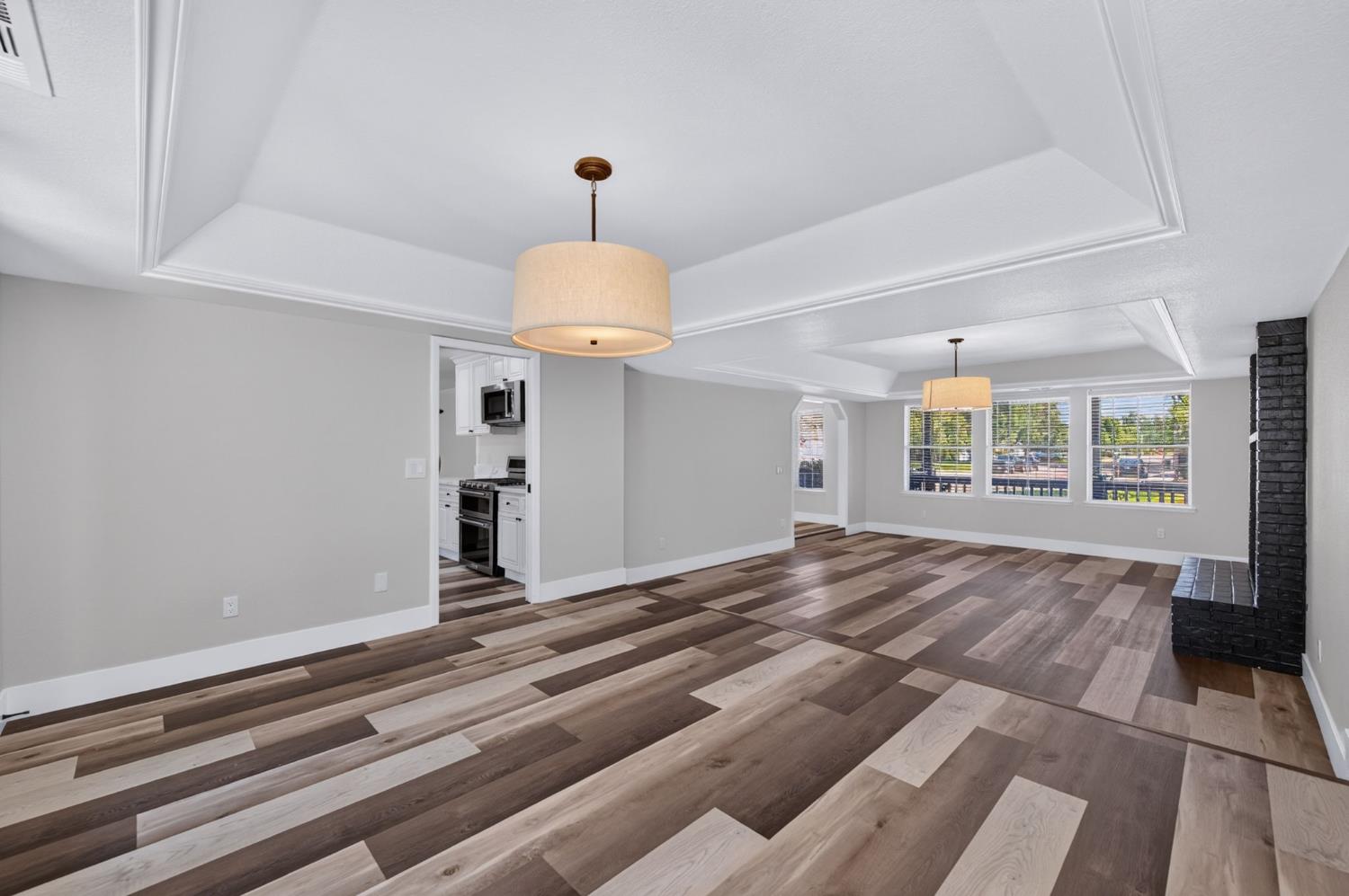 348 E Sunnyside Ave, Visalia, CA 93277