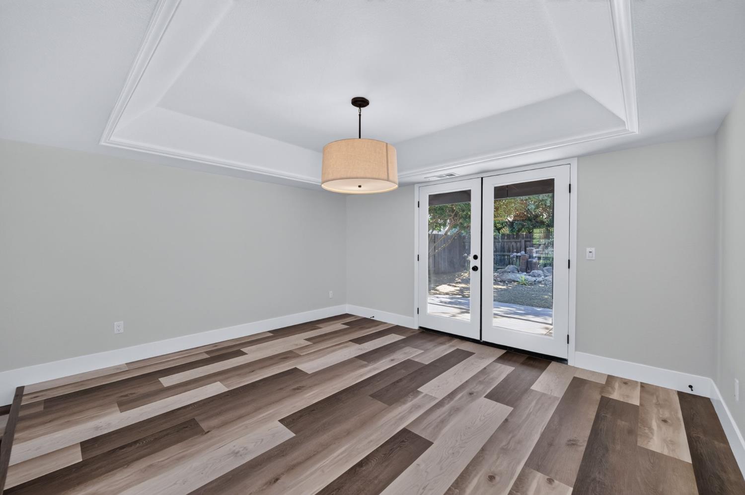 348 E Sunnyside Ave, Visalia, CA 93277