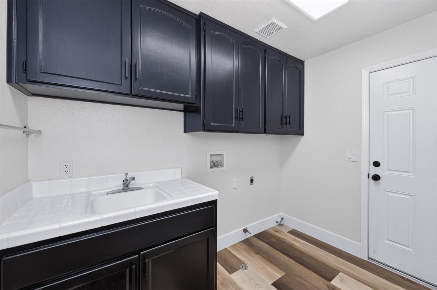 348 E Sunnyside Ave, Visalia, CA 93277