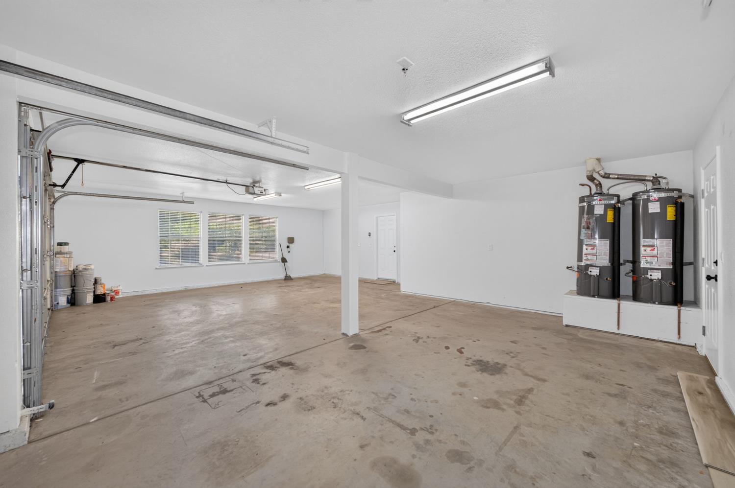 348 E Sunnyside Ave, Visalia, CA 93277
