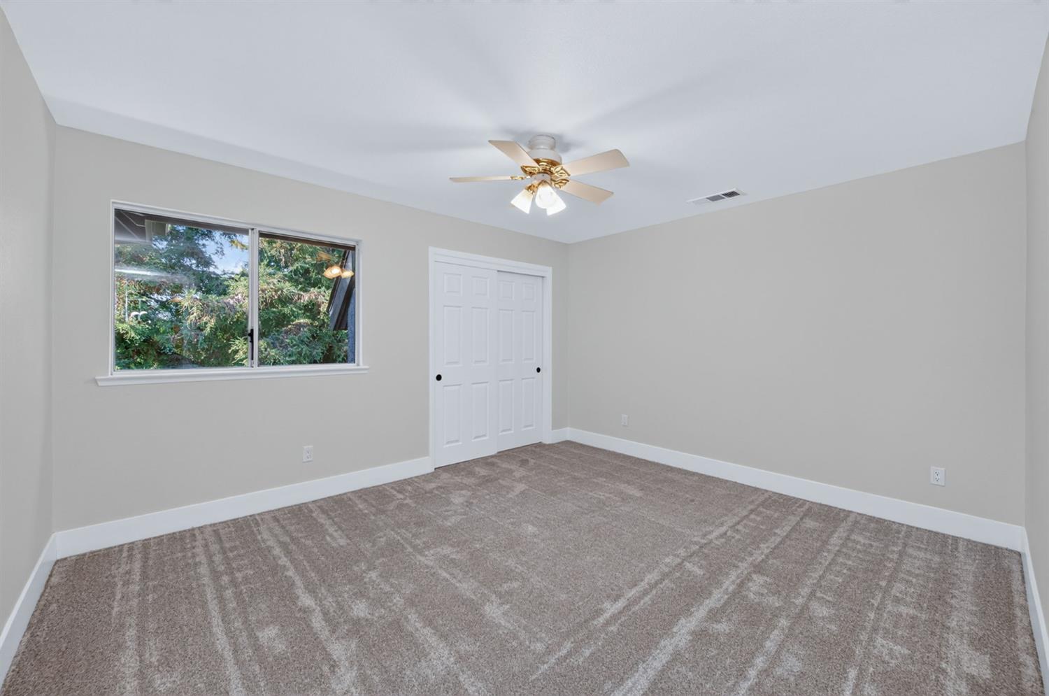 348 E Sunnyside Ave, Visalia, CA 93277