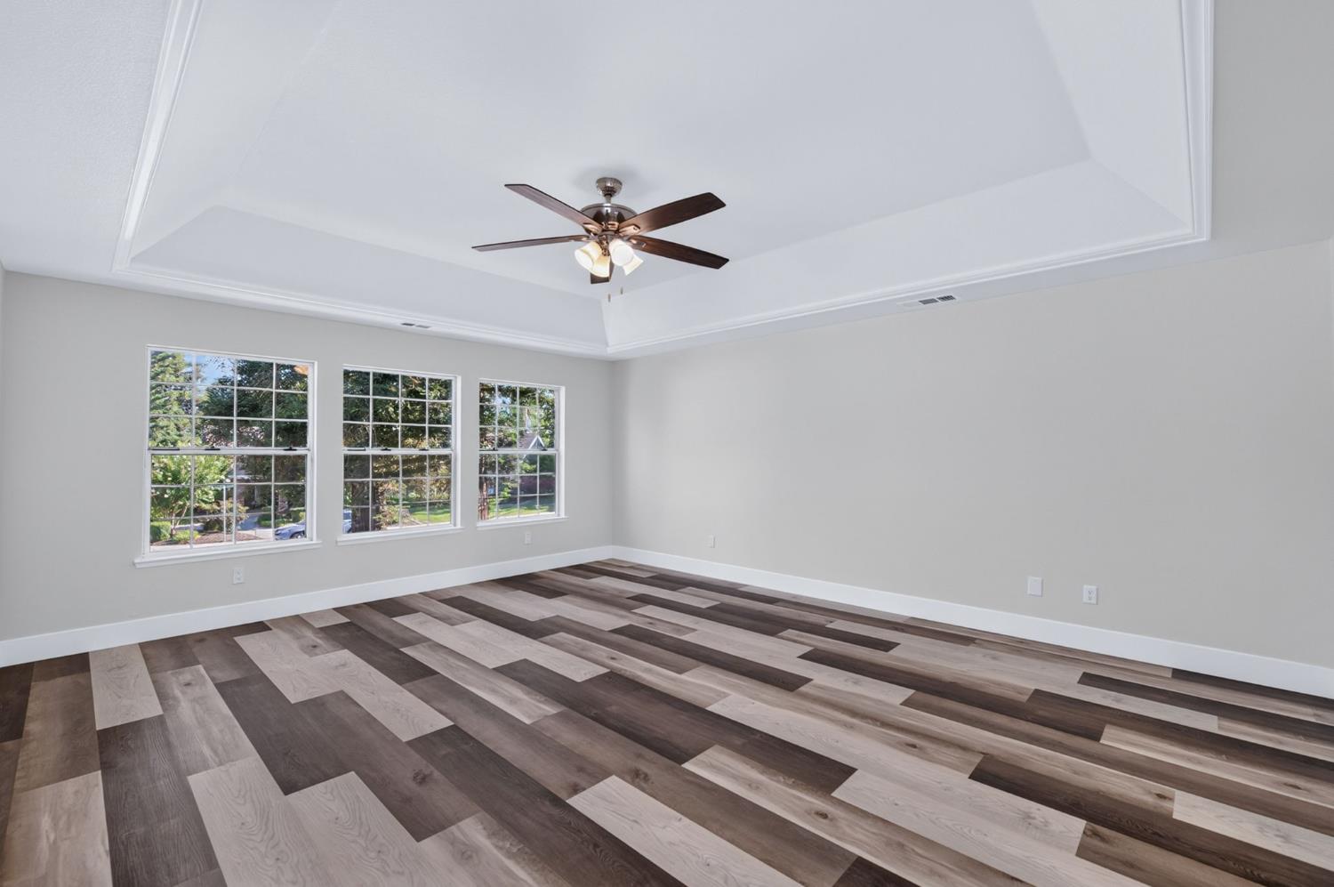 348 E Sunnyside Ave, Visalia, CA 93277