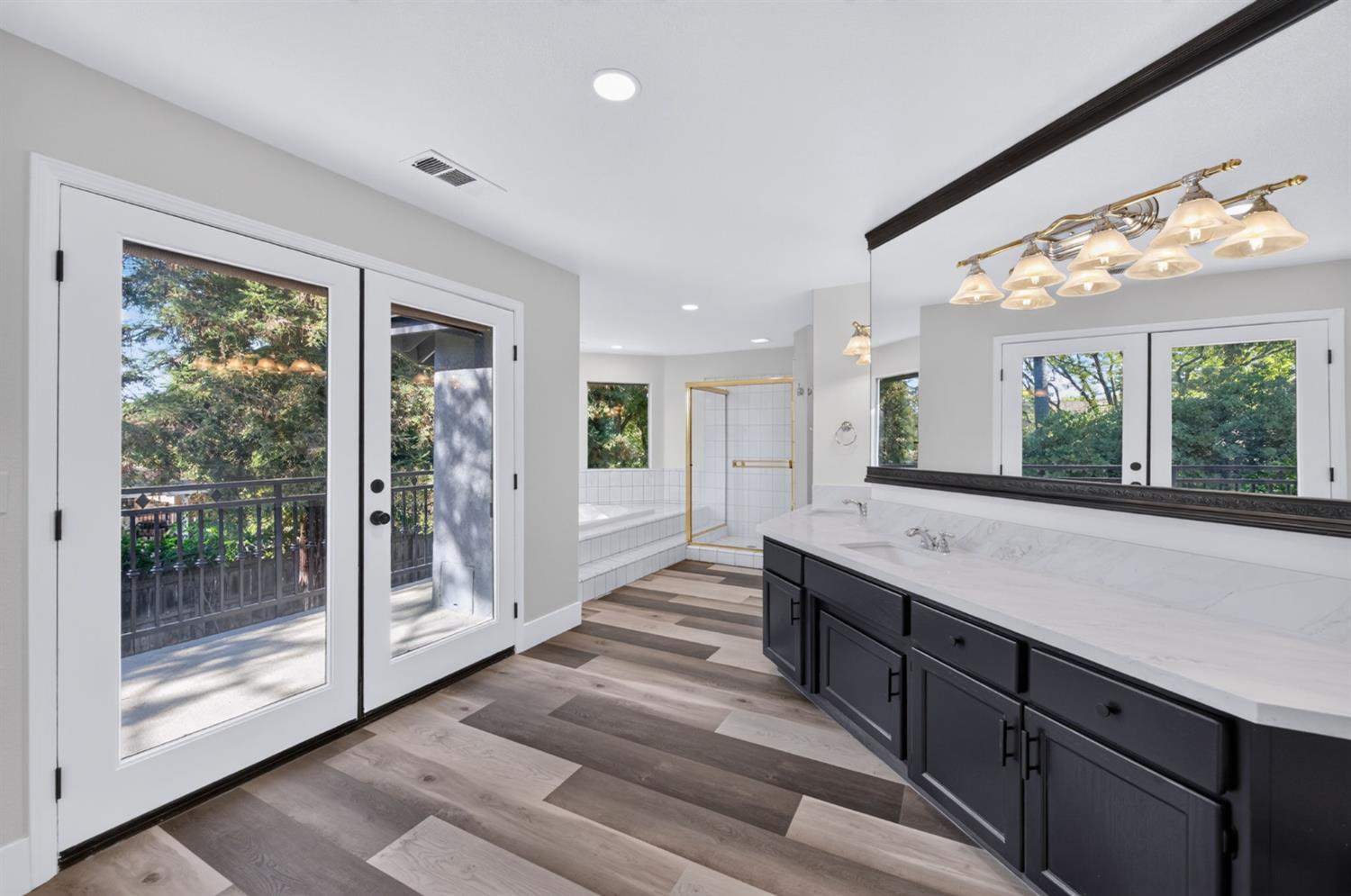 348 E Sunnyside Ave, Visalia, CA 93277
